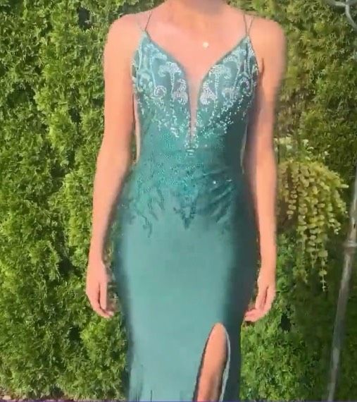 Amarra Size 4 Prom Plunge Emerald Green A-line Dress on Queenly
