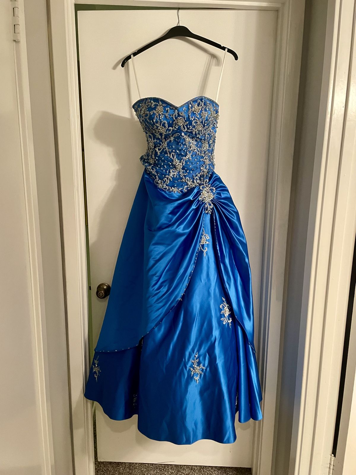 Size 6 Strapless Satin Royal Blue Ball Gown on Queenly