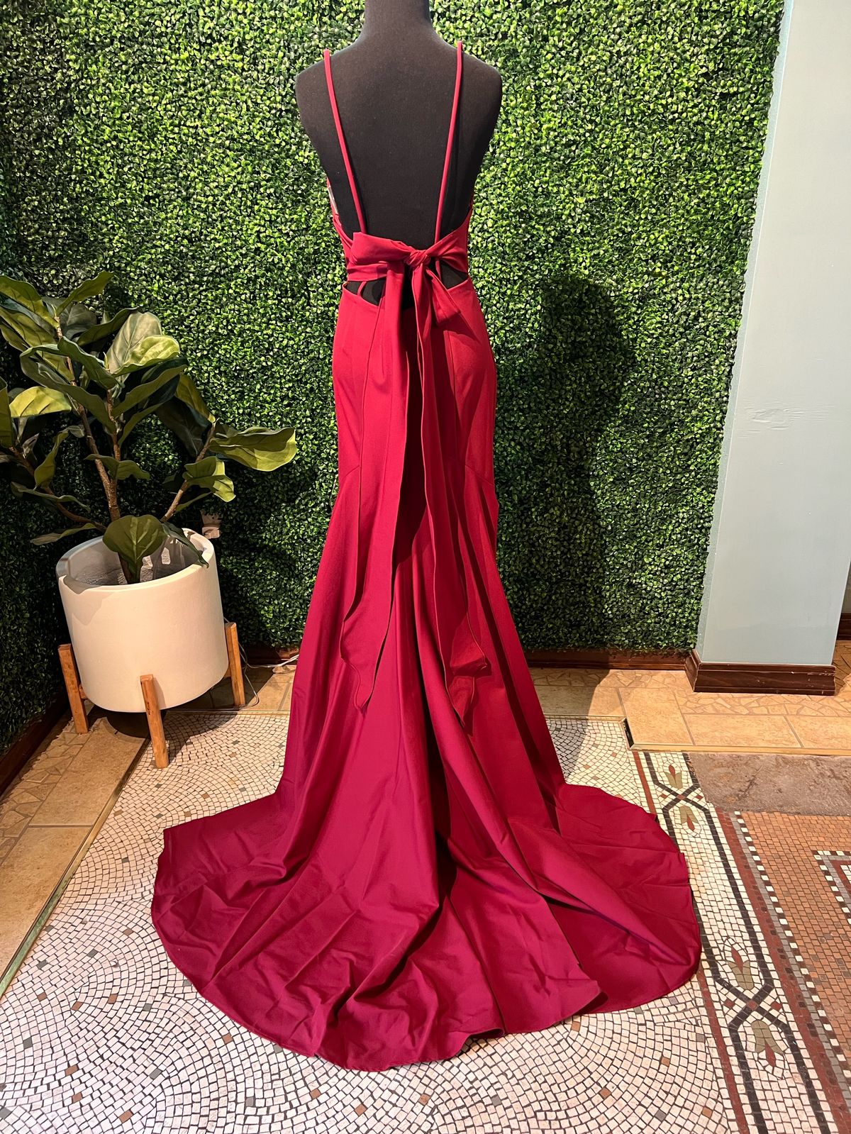 Style 22-705 Madison James Size 4 Prom Plunge Red A-line Dress on Queenly