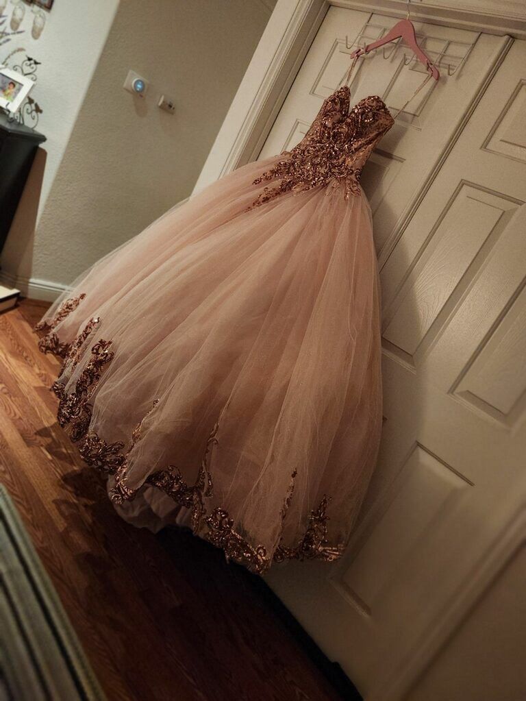 Mora 2000 Size 00 Plunge Rose Gold Ball Gown on Queenly