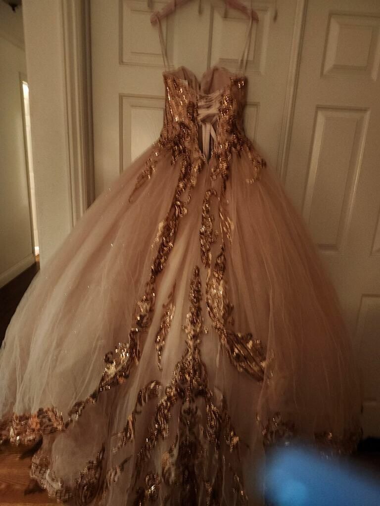Mora 2000 Size 00 Plunge Rose Gold Ball Gown on Queenly