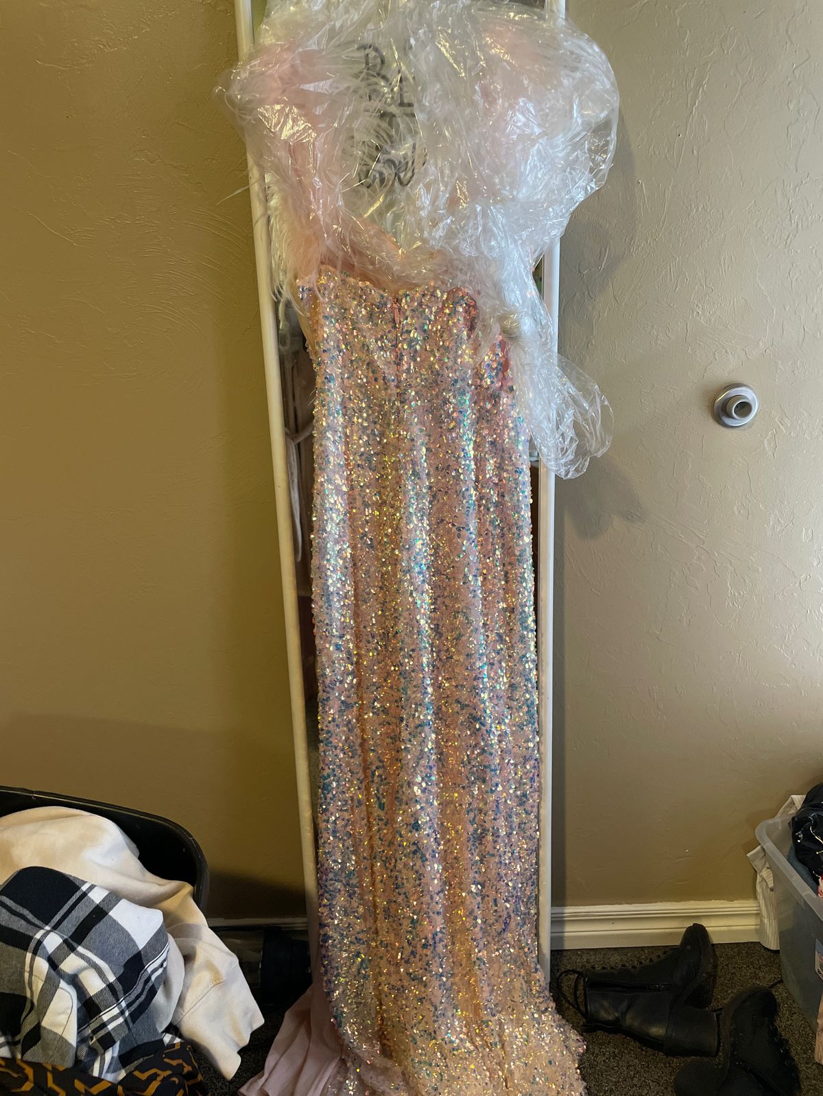 Size 6 Prom Plunge Multicolor Floor Length Maxi on Queenly