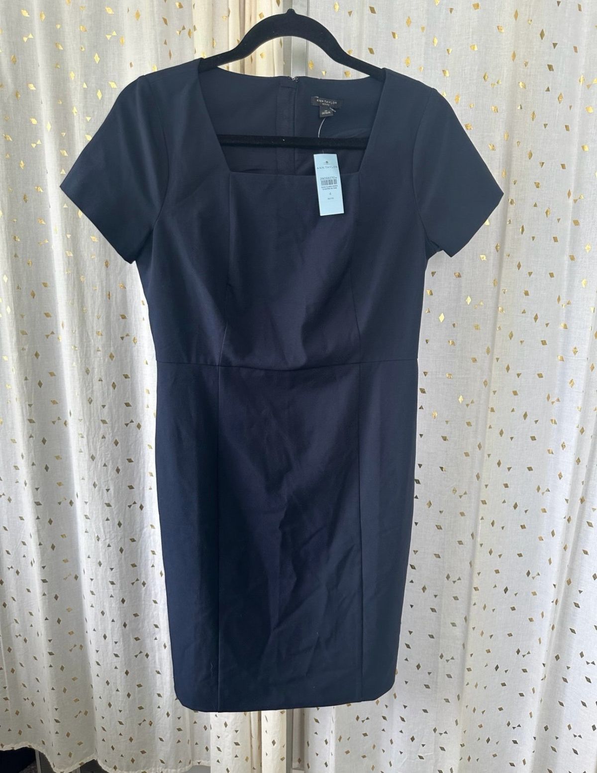 Ann Taylor Size 4 Navy Blue Cocktail Dress on Queenly
