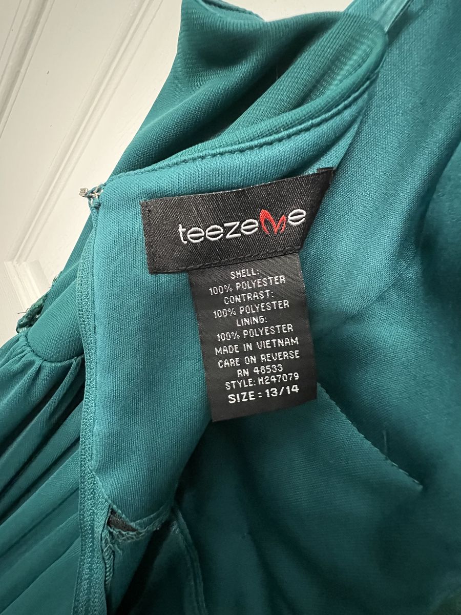 Teezeme Size 12 Prom Plunge Green Floor Length Maxi on Queenly