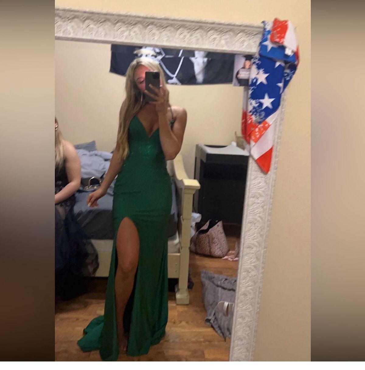 Size 2 Prom Plunge Sequined Green Side Slit Dress on Queenly