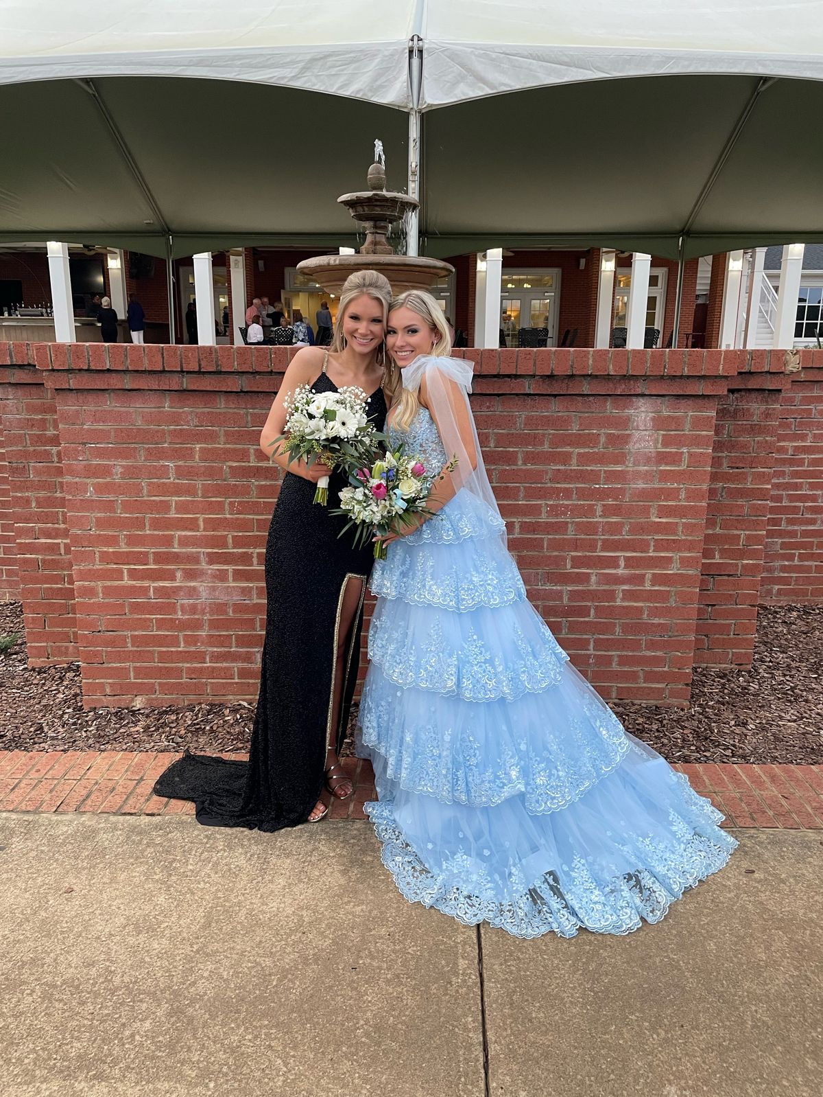 Sherri Hill Size 2 Prom Plunge Blue Ball Gown on Queenly