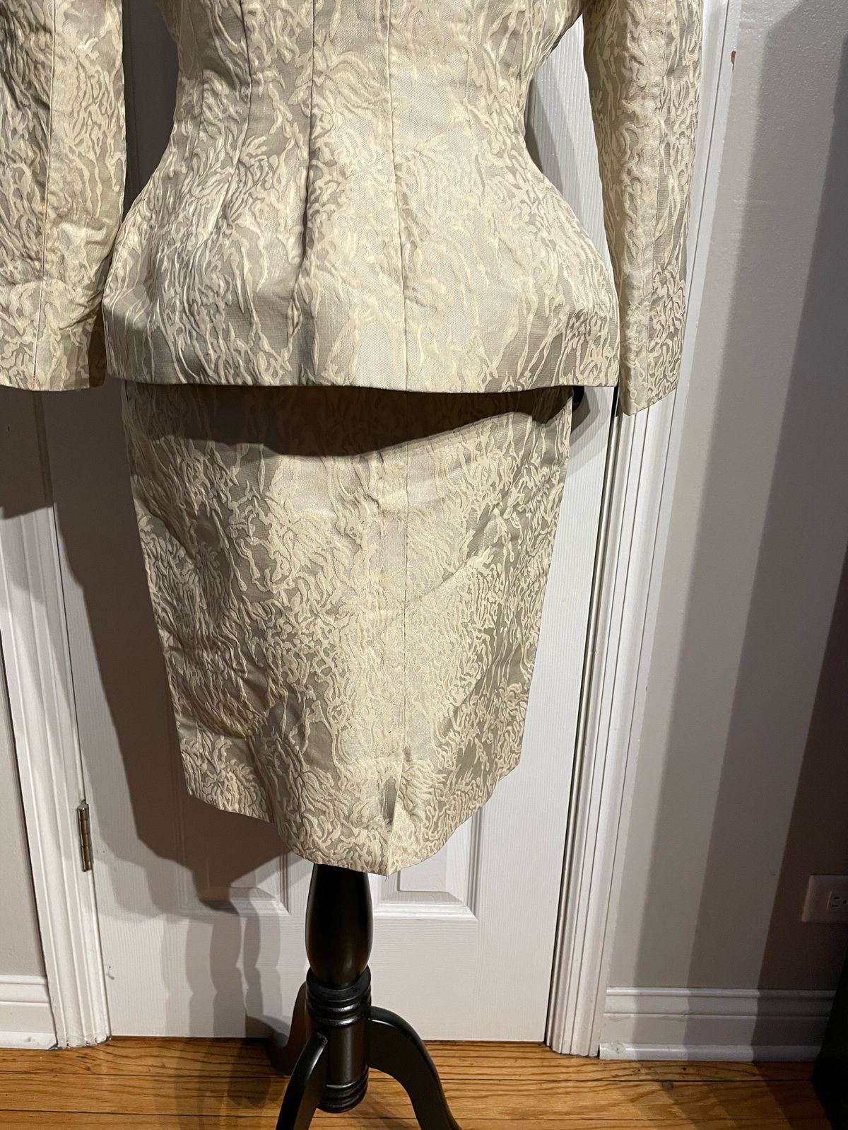 Sable Et Or Size 8 Homecoming Long Sleeve Gold Cocktail Dress on Queenly