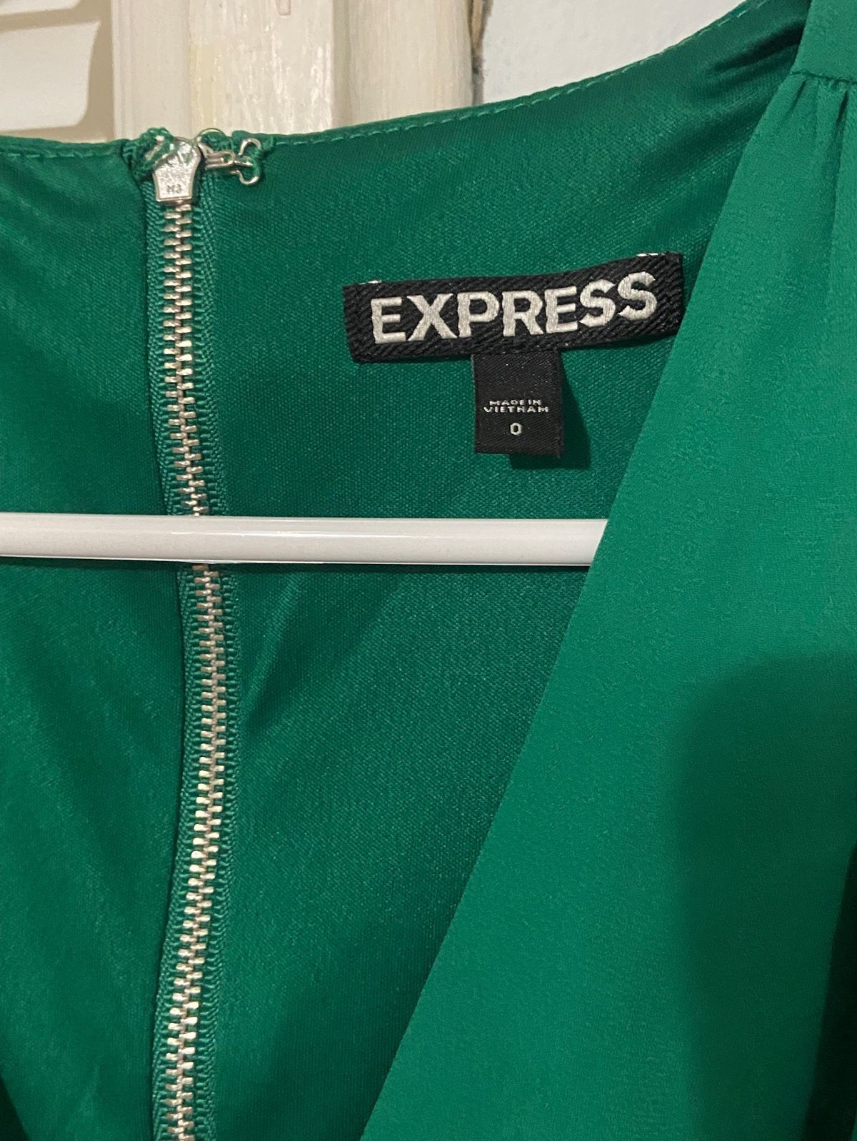 Express Size 0 Plunge Green Cocktail Dress on Queenly