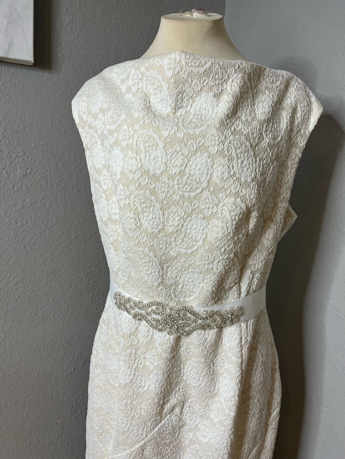 Size XL Plunge Lace Nude A-line Dress on Queenly