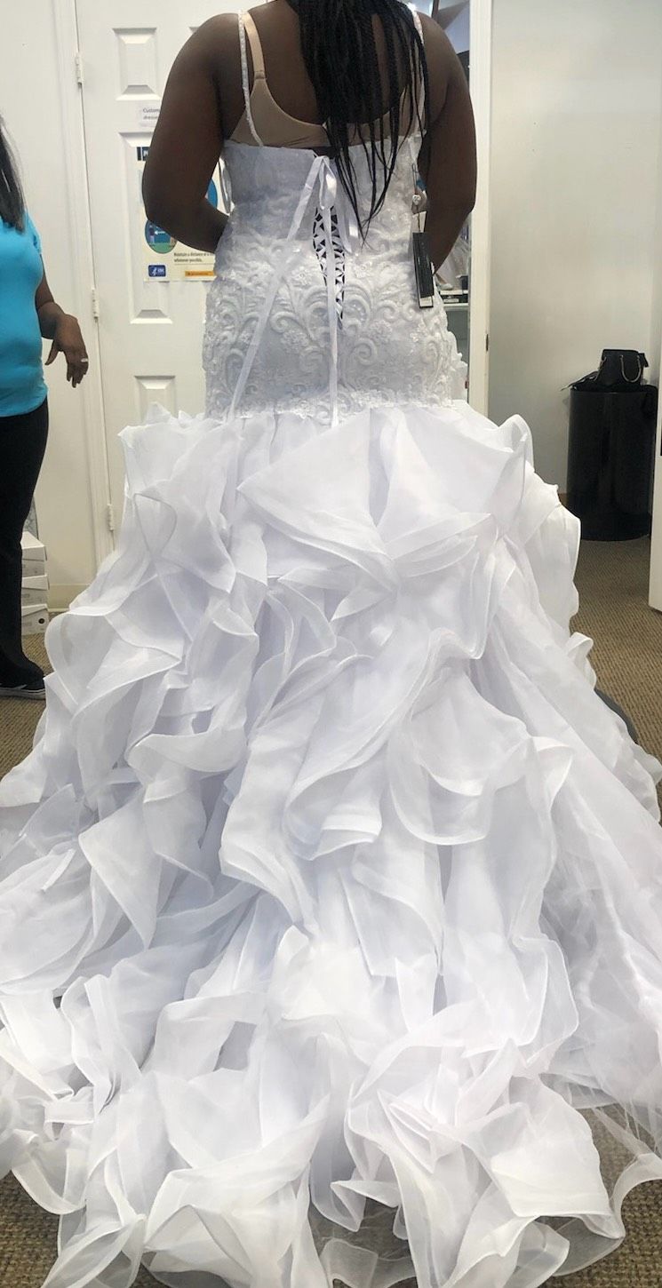 Plus Size 16 Wedding Plunge White Mermaid Dress on Queenly