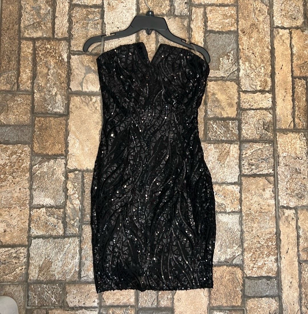 Size 4 Prom Strapless Black Cocktail Dress on Queenly
