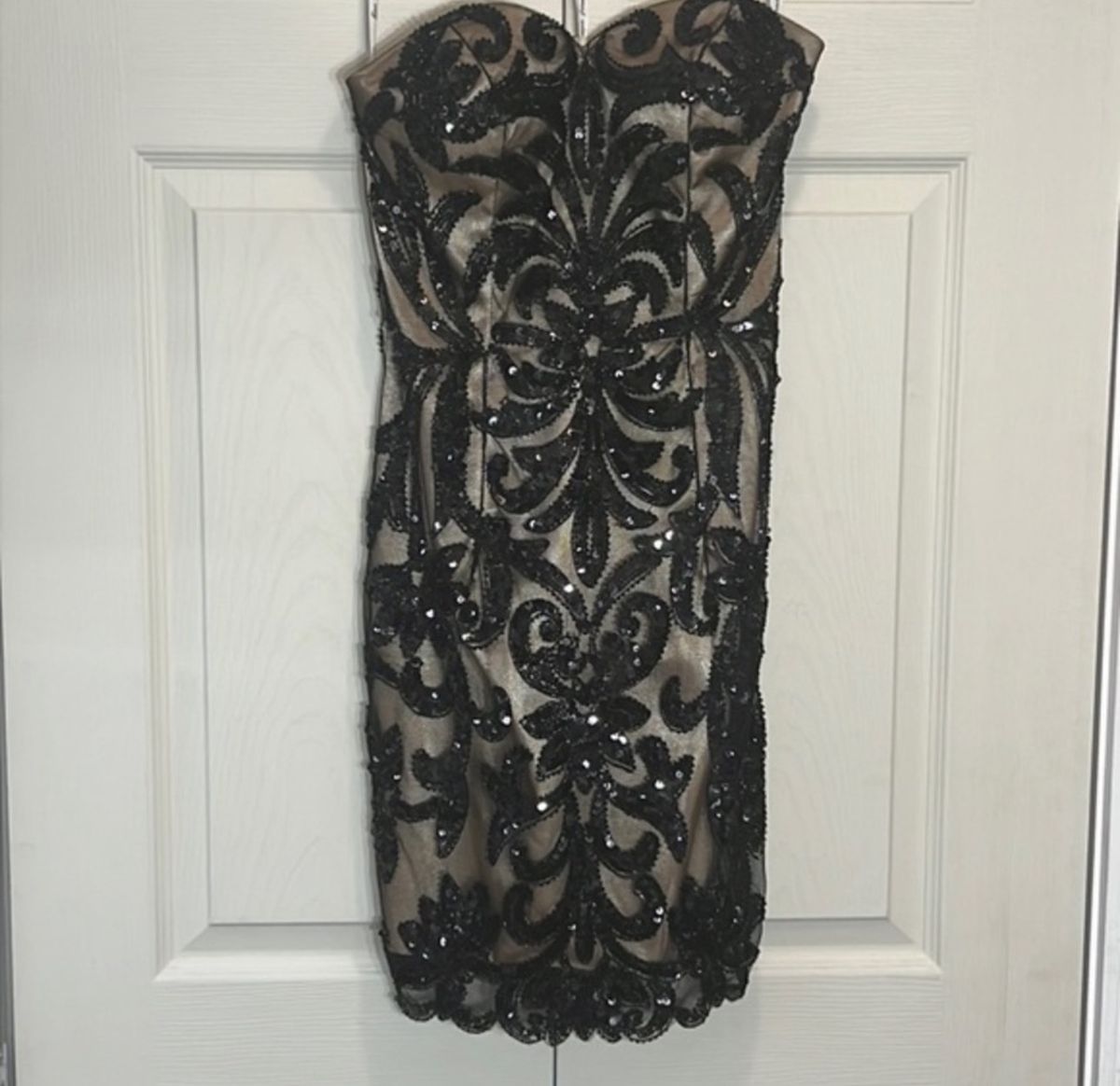 Size 4 Prom Strapless Black Cocktail Dress on Queenly