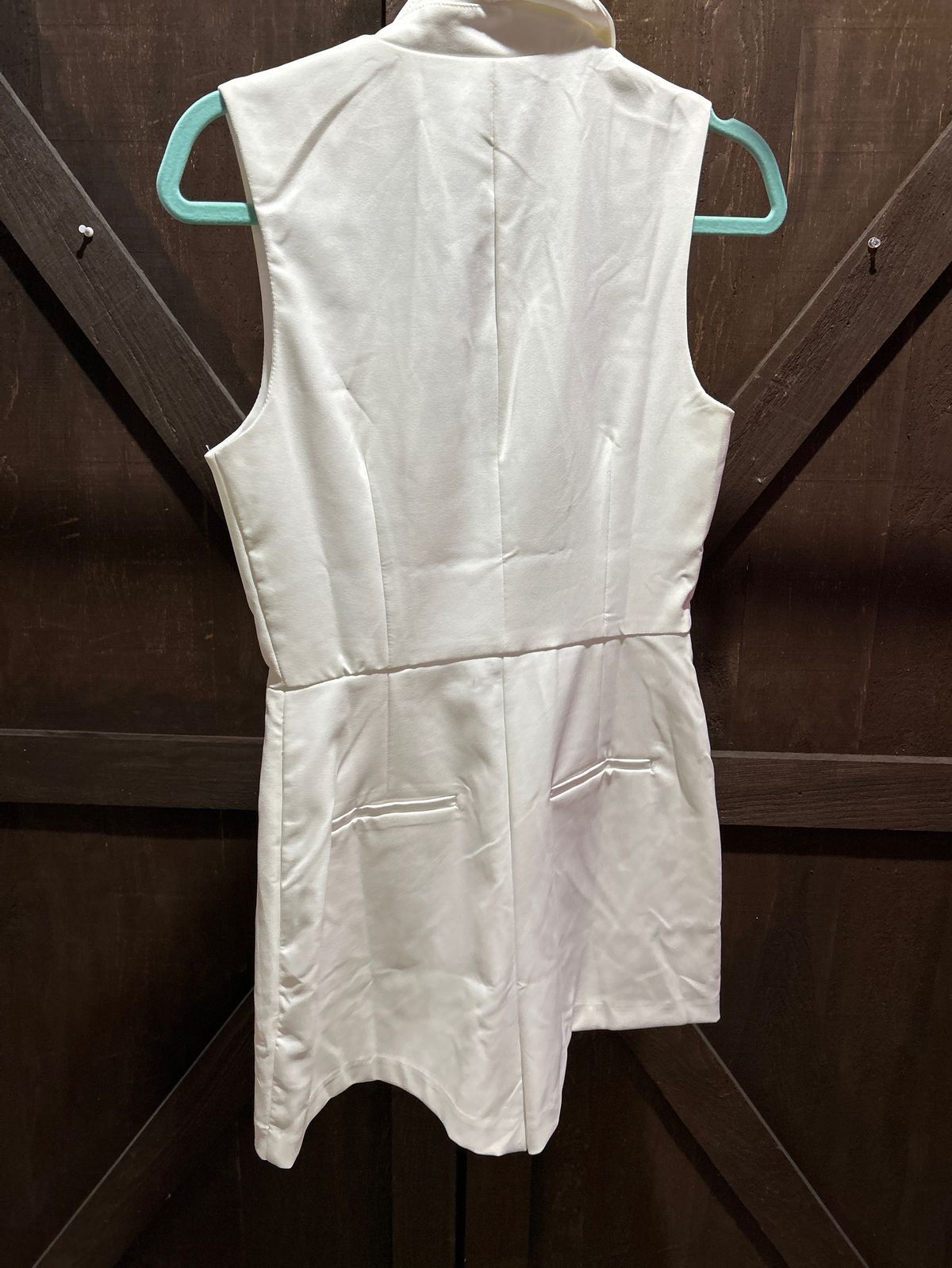 Size S Homecoming Plunge White Cocktail Dress on Queenly