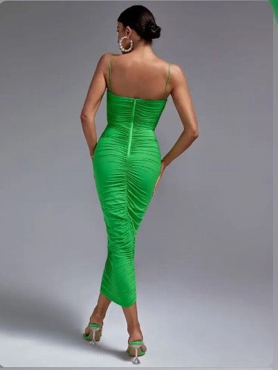 Size 6 Plunge Green Cocktail Dress on Queenly