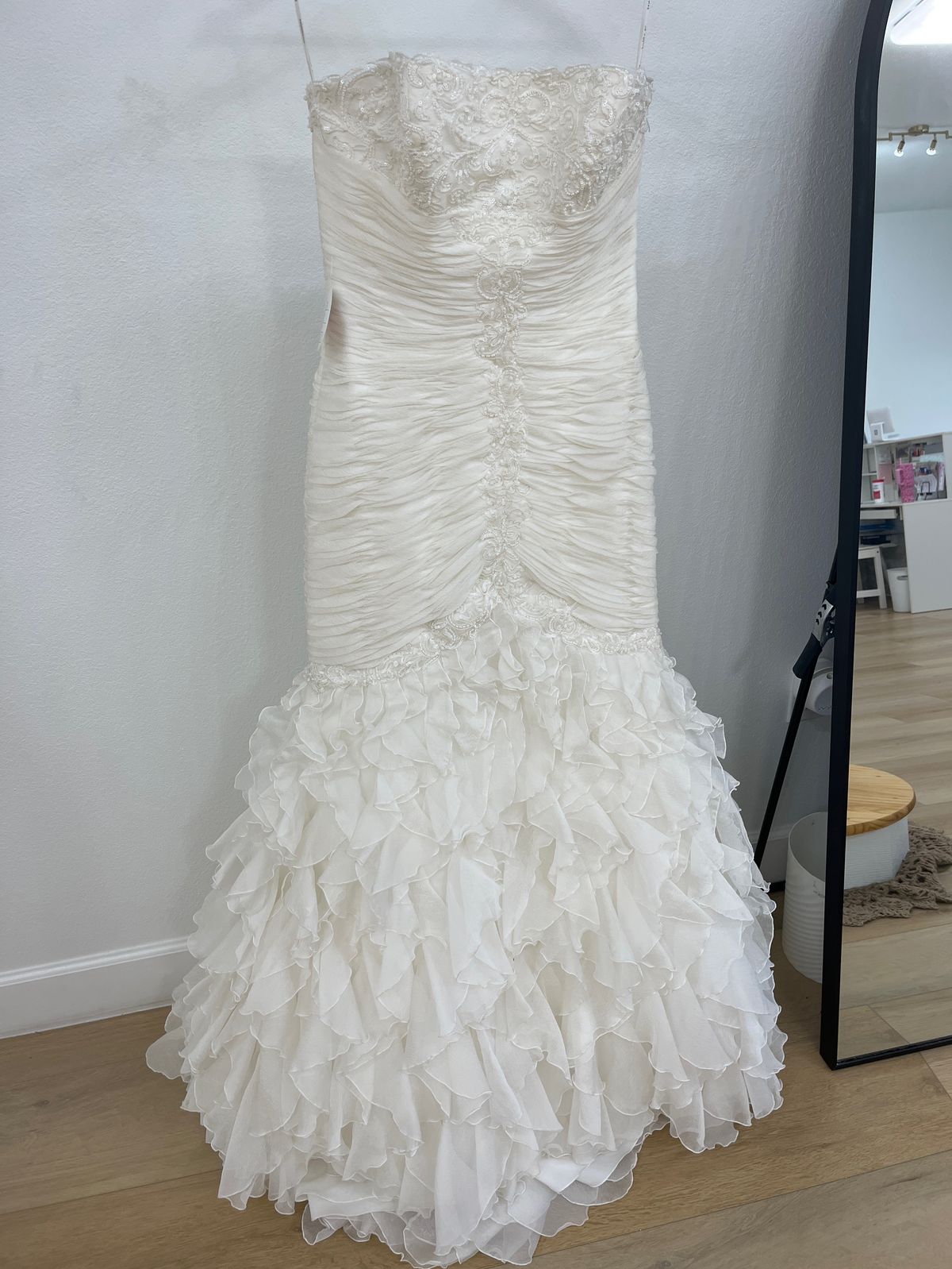 Pronovias Size 10 Wedding Strapless White Mermaid Dress on Queenly