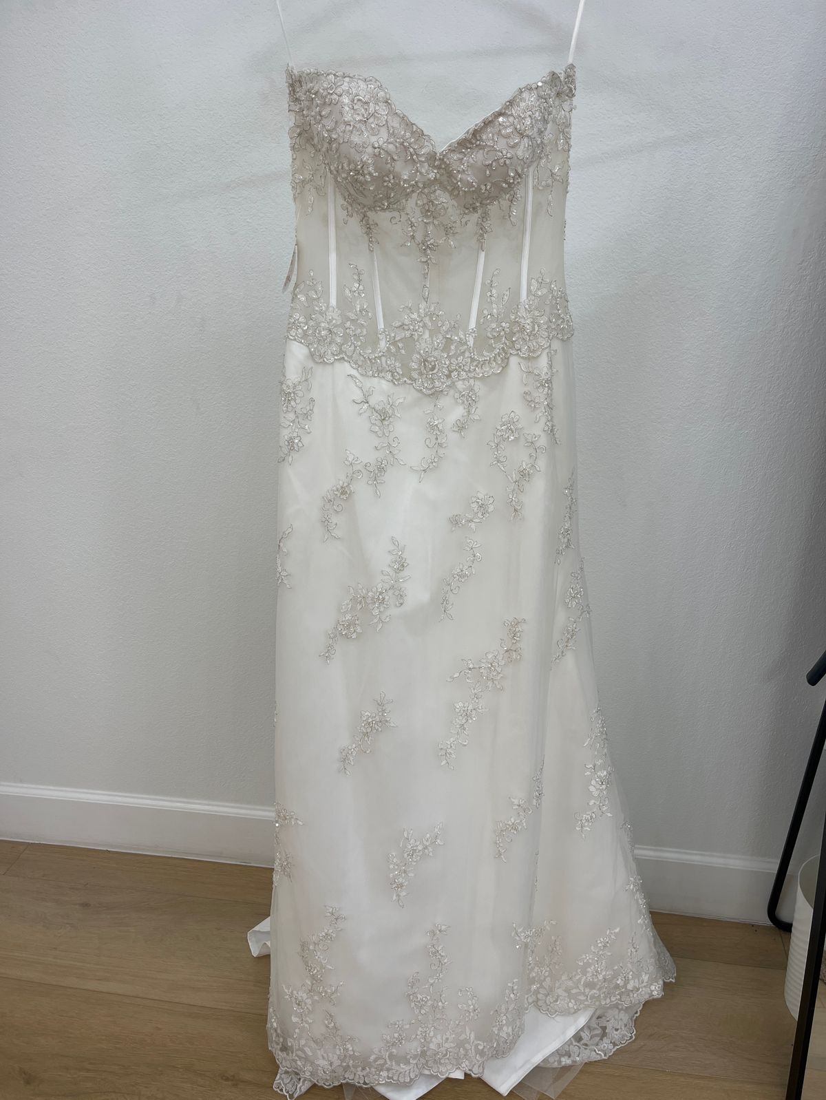 Size 10 Wedding Strapless Lace White A-line Dress on Queenly