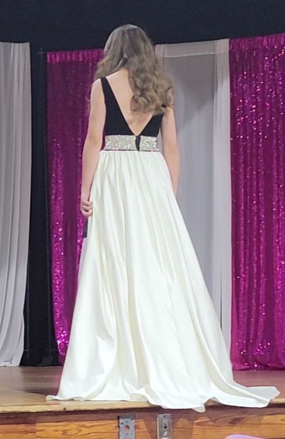 Jovani Size 2 Pageant Velvet White Ball Gown on Queenly