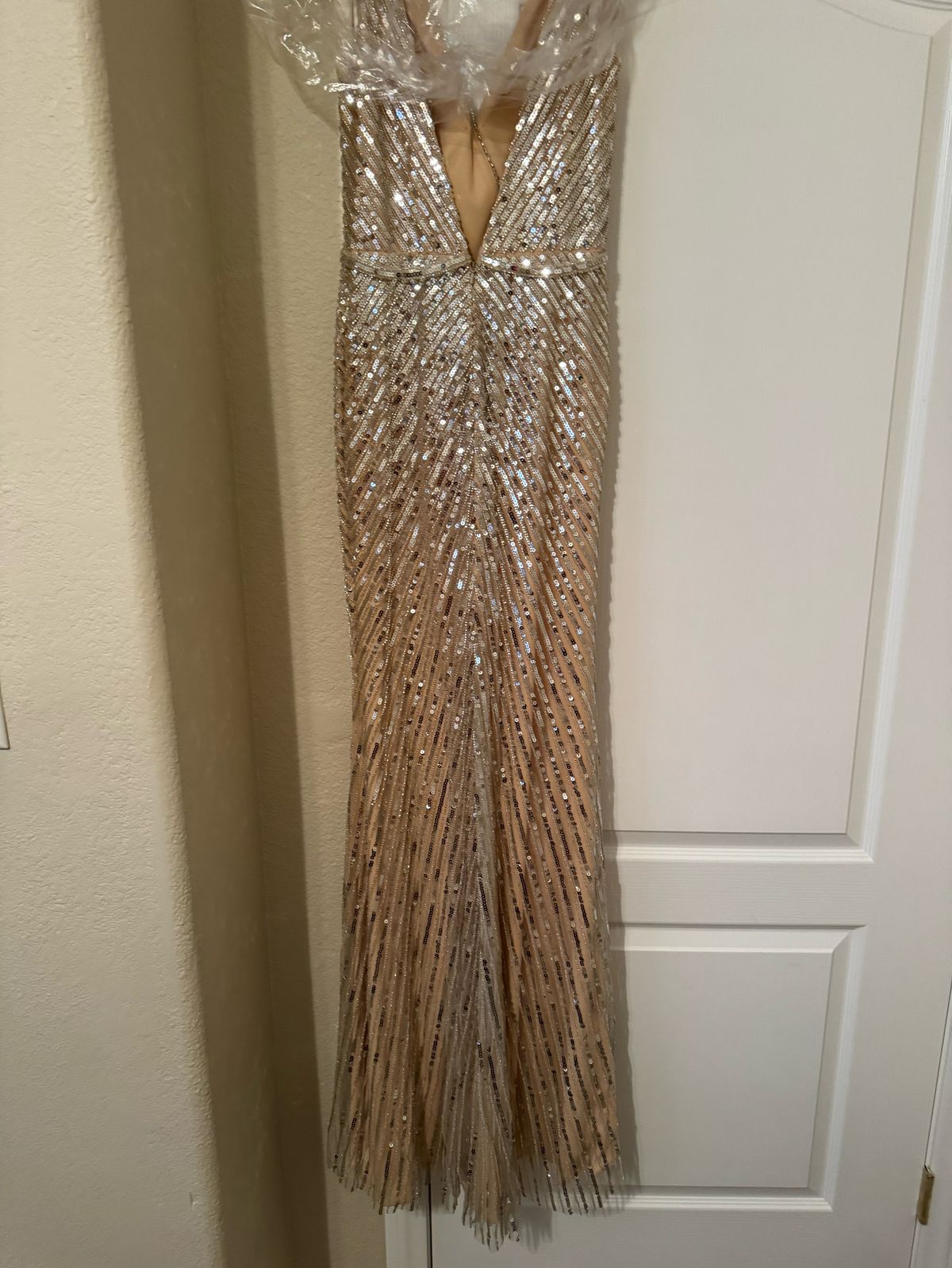 Mac Duggal Size 0 Prom Plunge Gold Side Slit Dress on Queenly