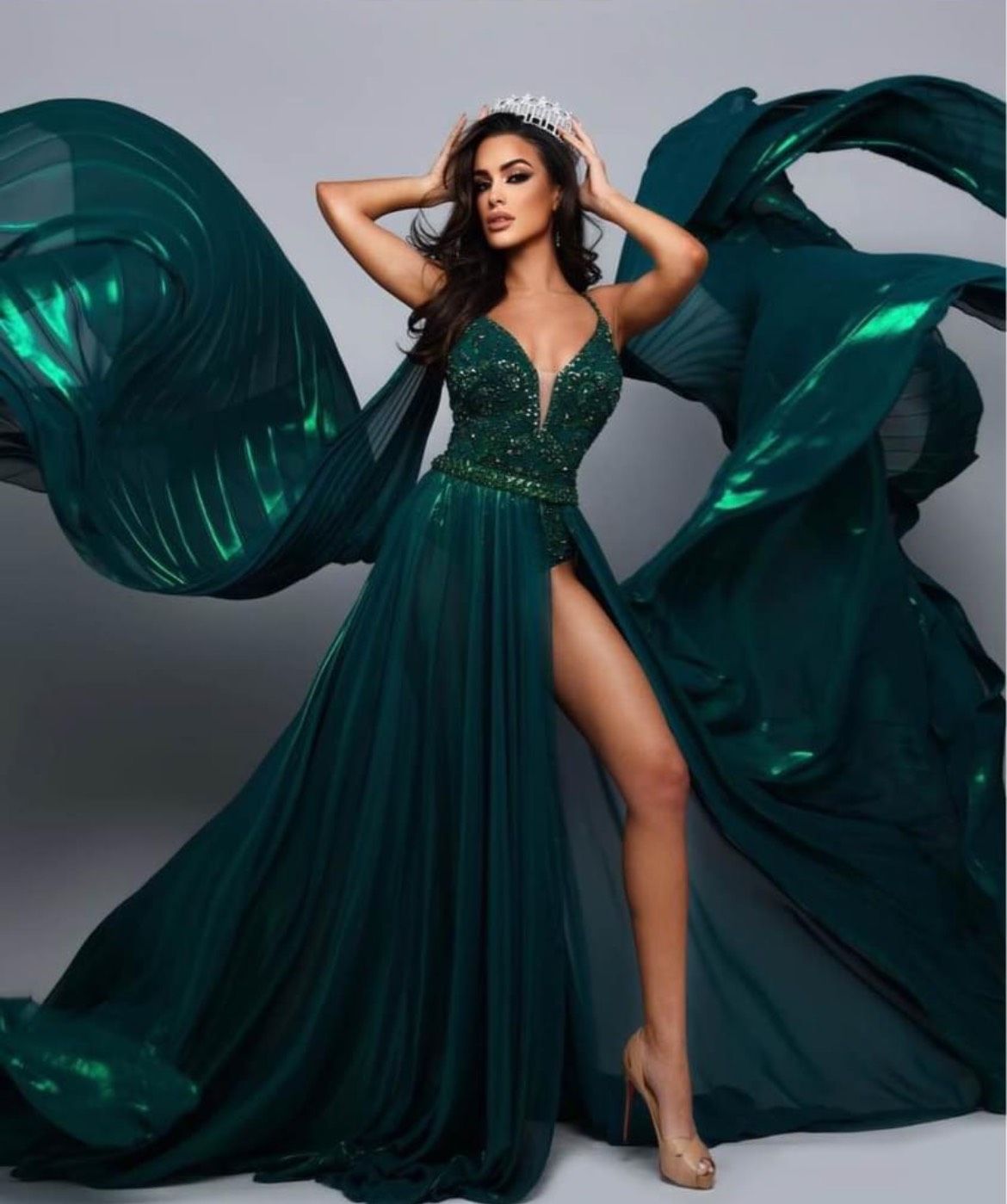 Jovani Size 0 Prom Plunge Green Side Slit Dress on Queenly