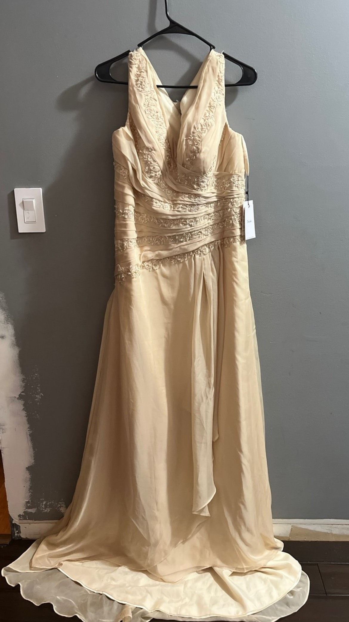 Dressale Size 12 Prom Plunge Nude Floor Length Maxi on Queenly