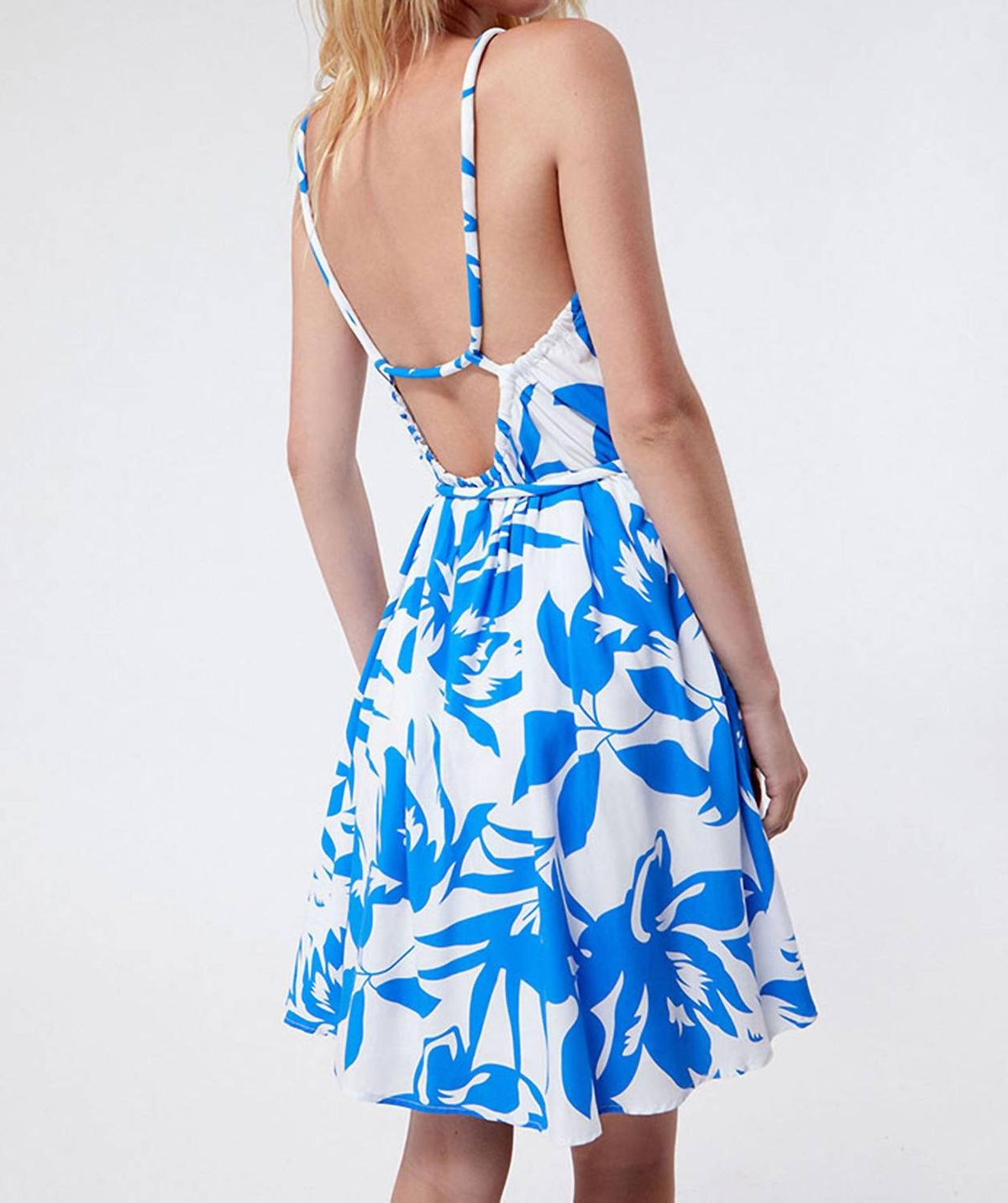Style 1-3880121067-3011 MINKPINK Size M Floral Blue Cocktail Dress on Queenly