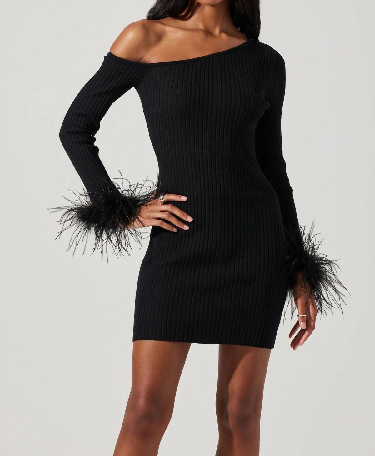 Style 1-412462843-3471 ASTR Size S Off The Shoulder Black Cocktail Dress on Queenly