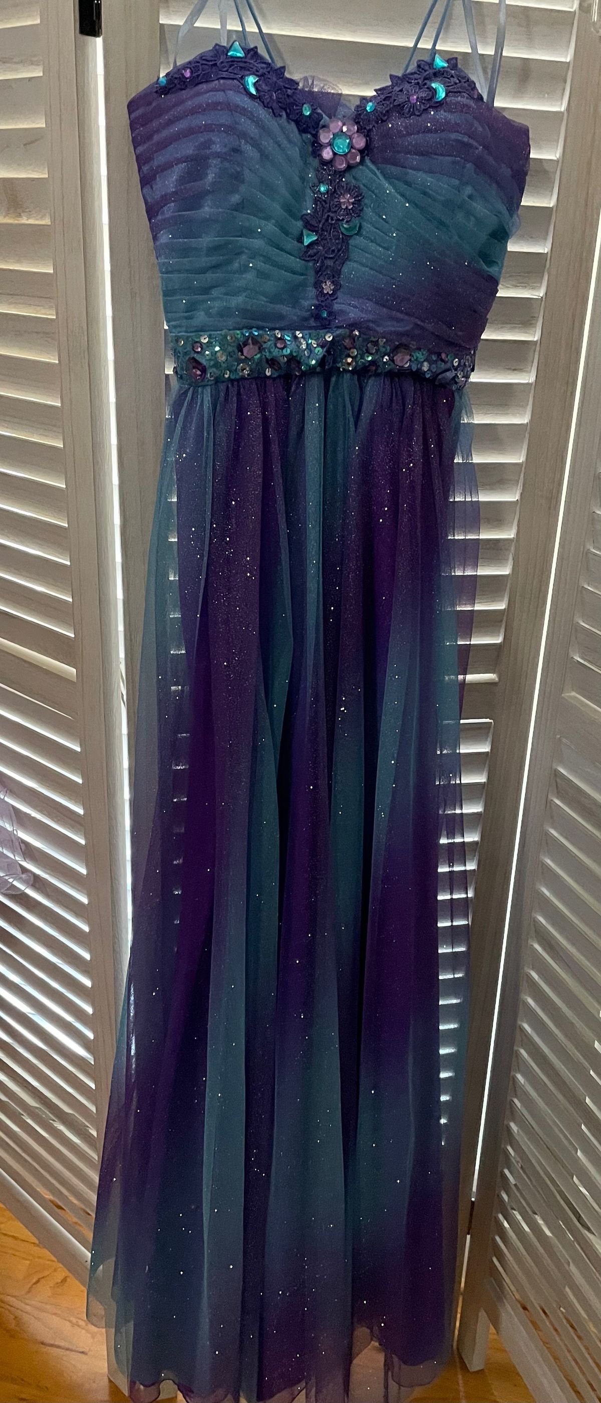Girls Size 6 Prom Blue A-line Dress on Queenly