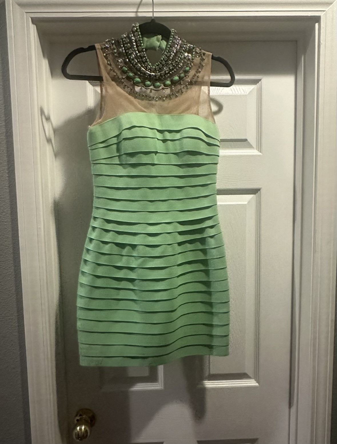 Sherri Hill Size 2 Pageant High Neck Green Cocktail Dress on Queenly