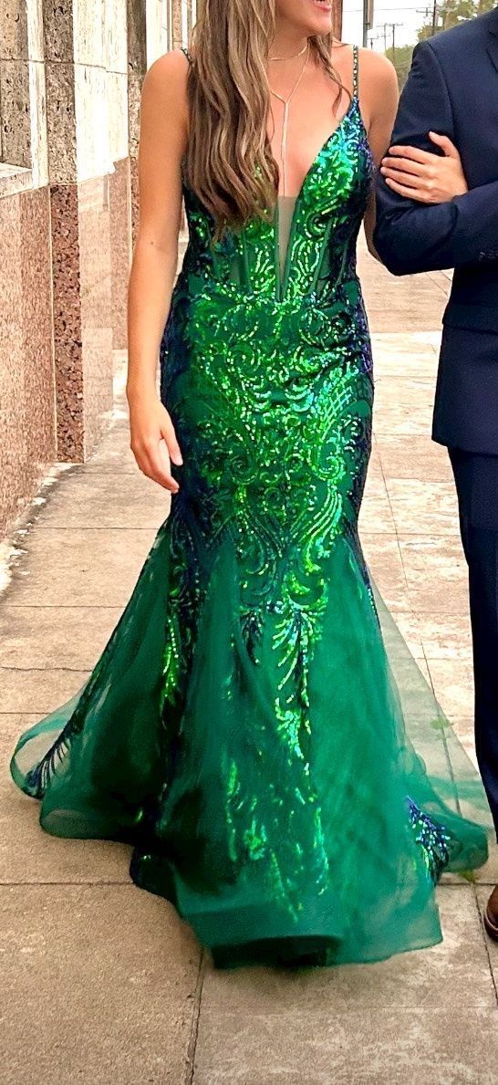 Size M Prom Plunge Emerald Green Mermaid Dress on Queenly