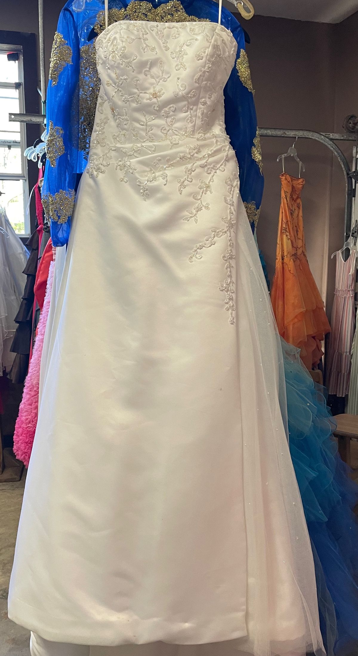 Size 10 Wedding White Ball Gown on Queenly