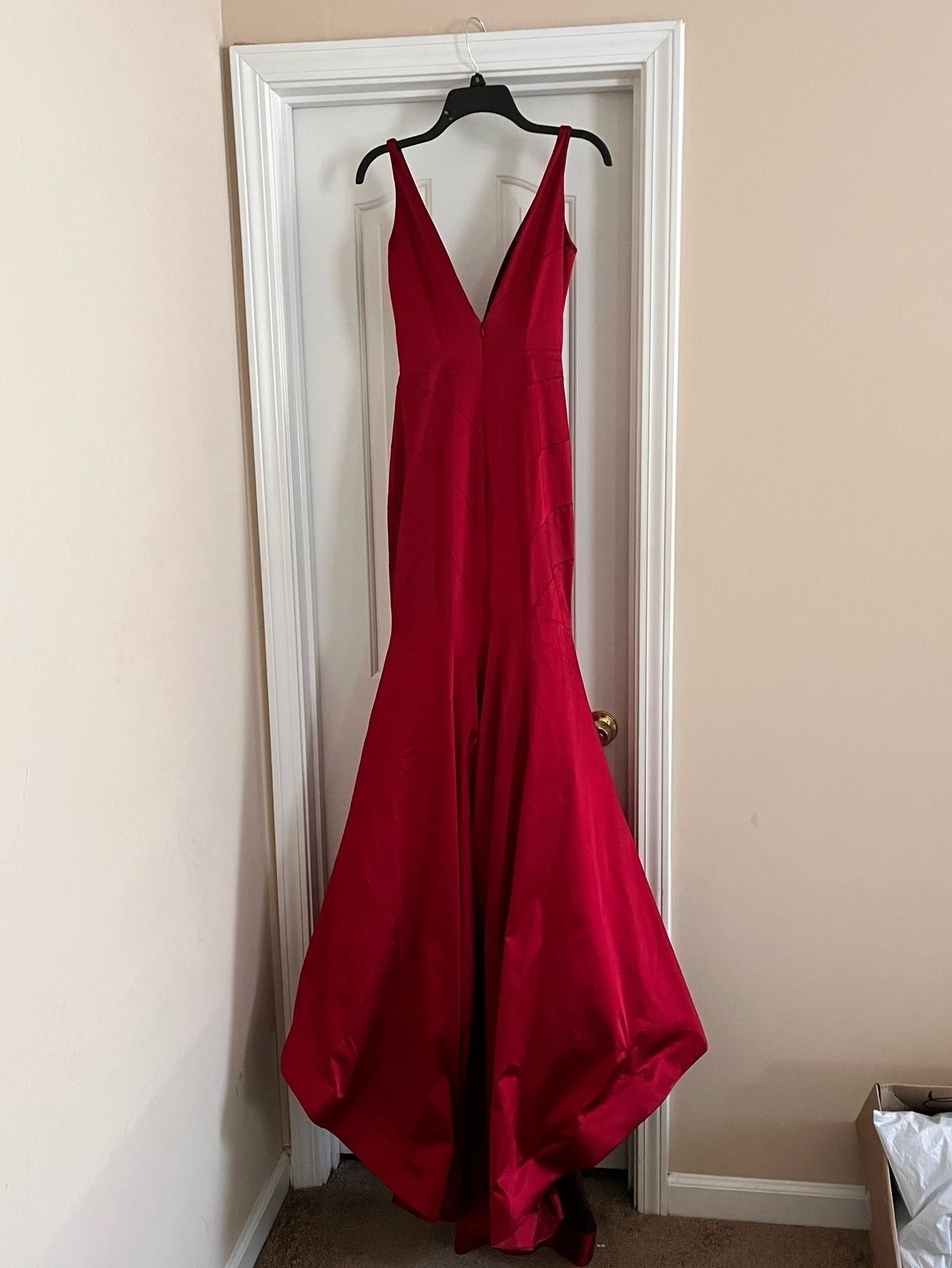 Sherri Hill Size 4 Prom Plunge Red Mermaid Dress on Queenly