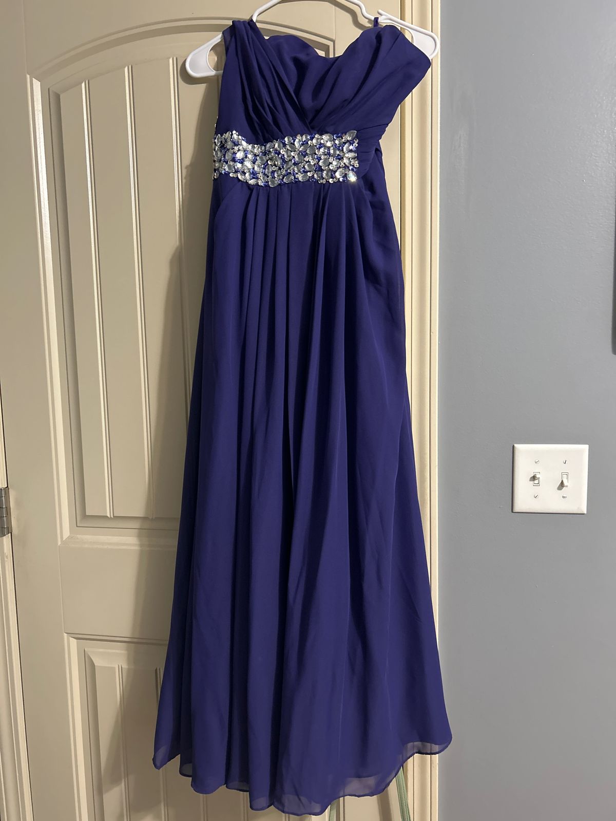 Queenly | Buy and sell prom, pageant, and formal dresses