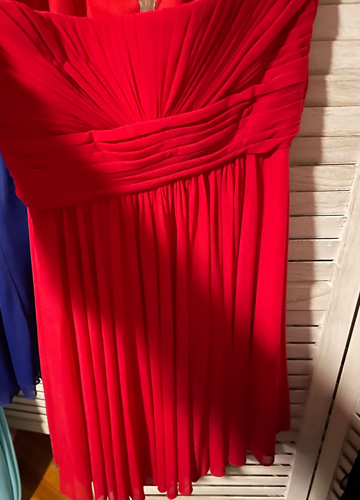 Size 12 Prom Plunge Red Cocktail Dress on Queenly