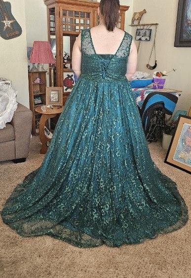 Plus Size 22 Prom Emerald Green Ball Gown on Queenly