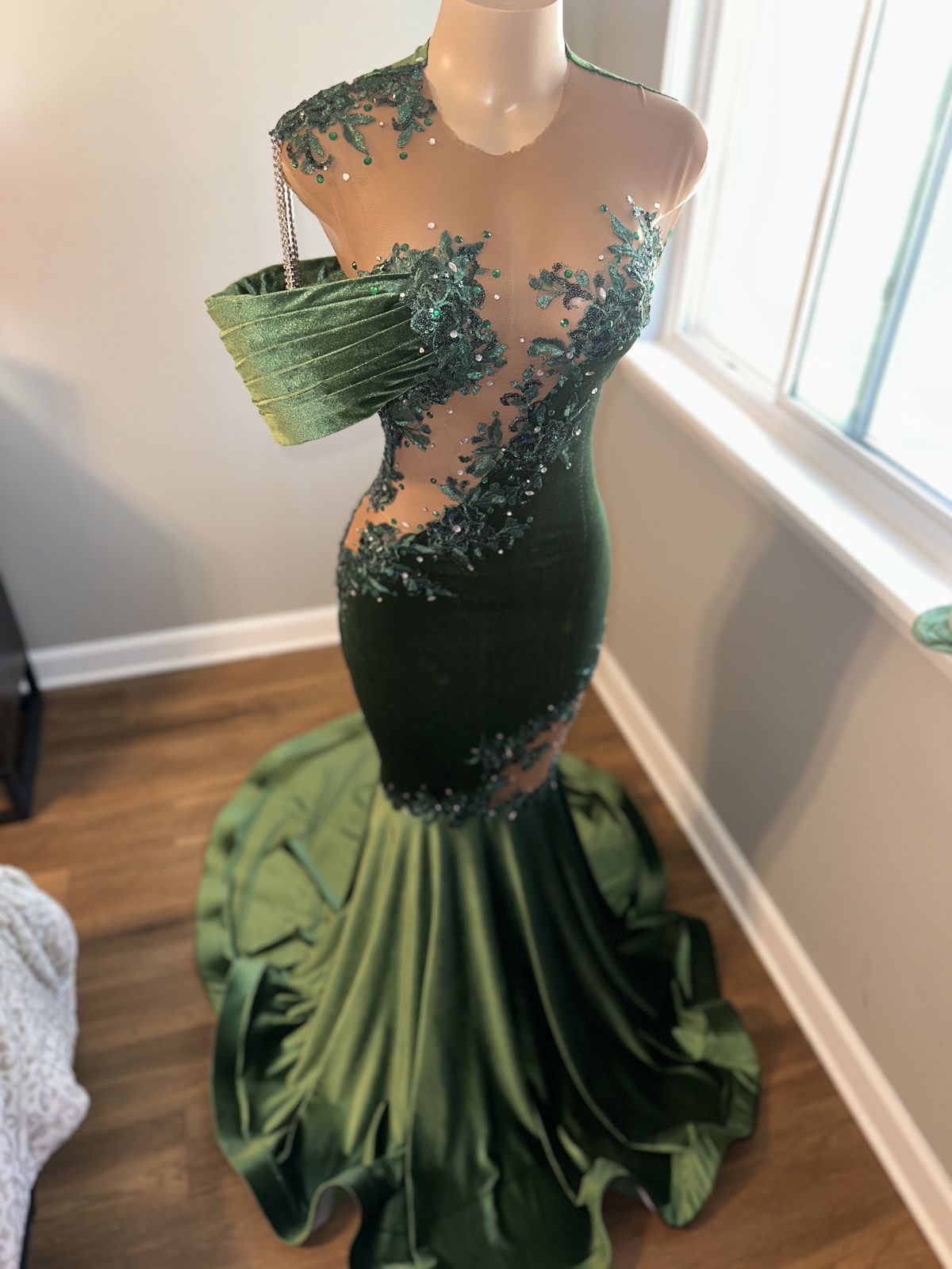 Size 6 Prom Strapless Green Mermaid Dress on Queenly