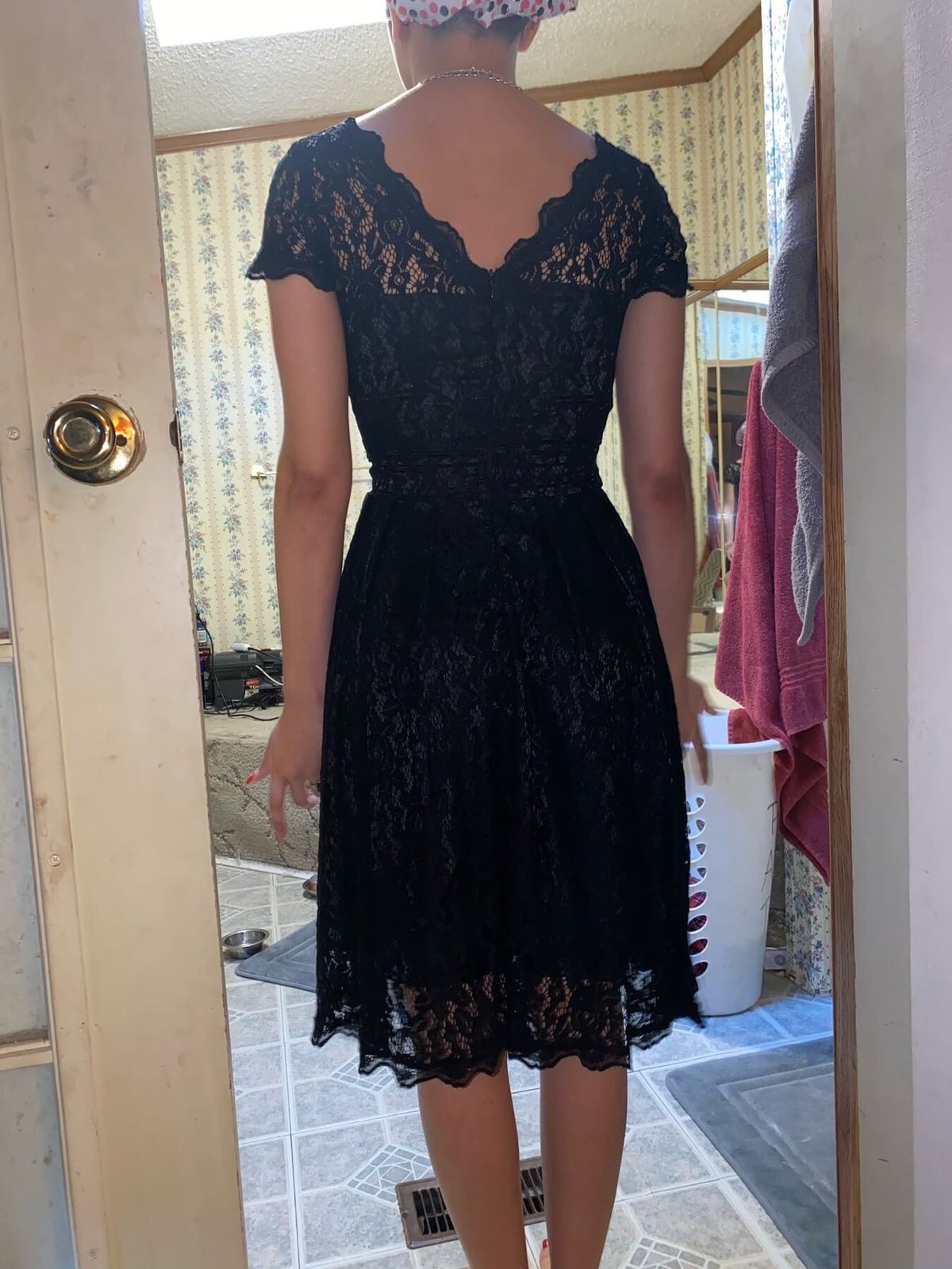 Size 2 Cap Sleeve Black Cocktail Dress on Queenly
