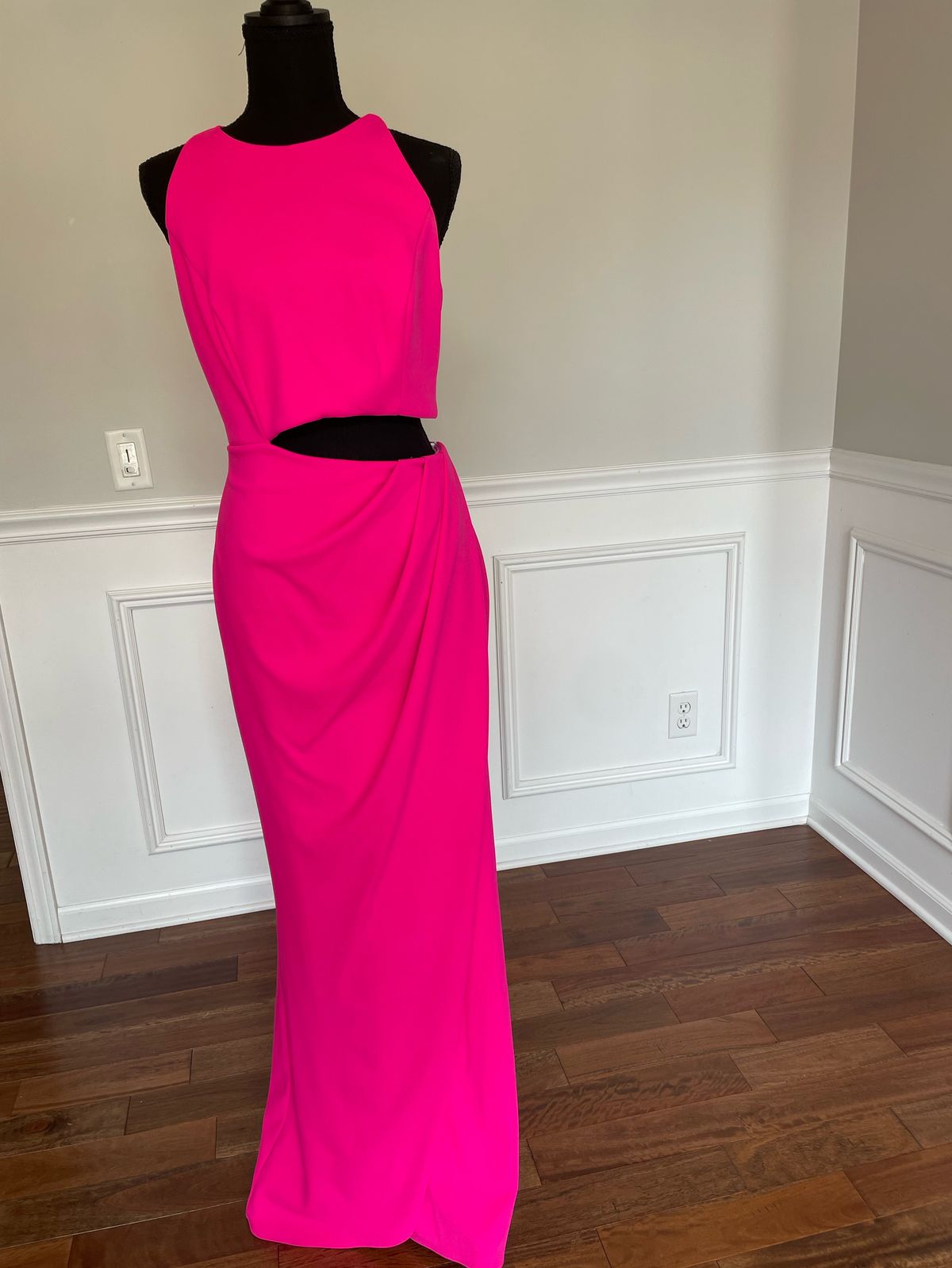 Size 6 Prom High Neck Pink A-line Dress on Queenly