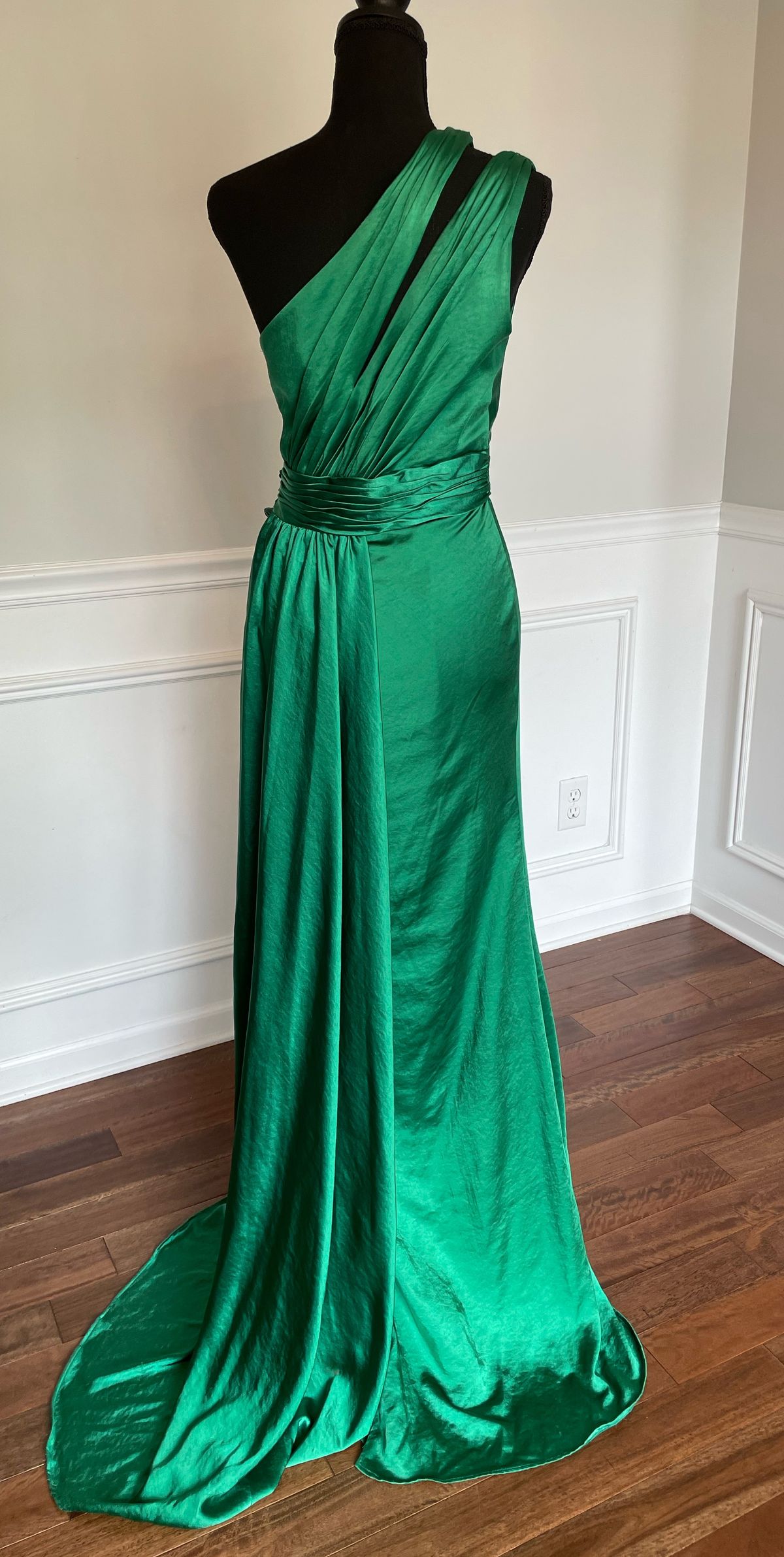 Size 6 Prom One Shoulder Green A-line Dress on Queenly
