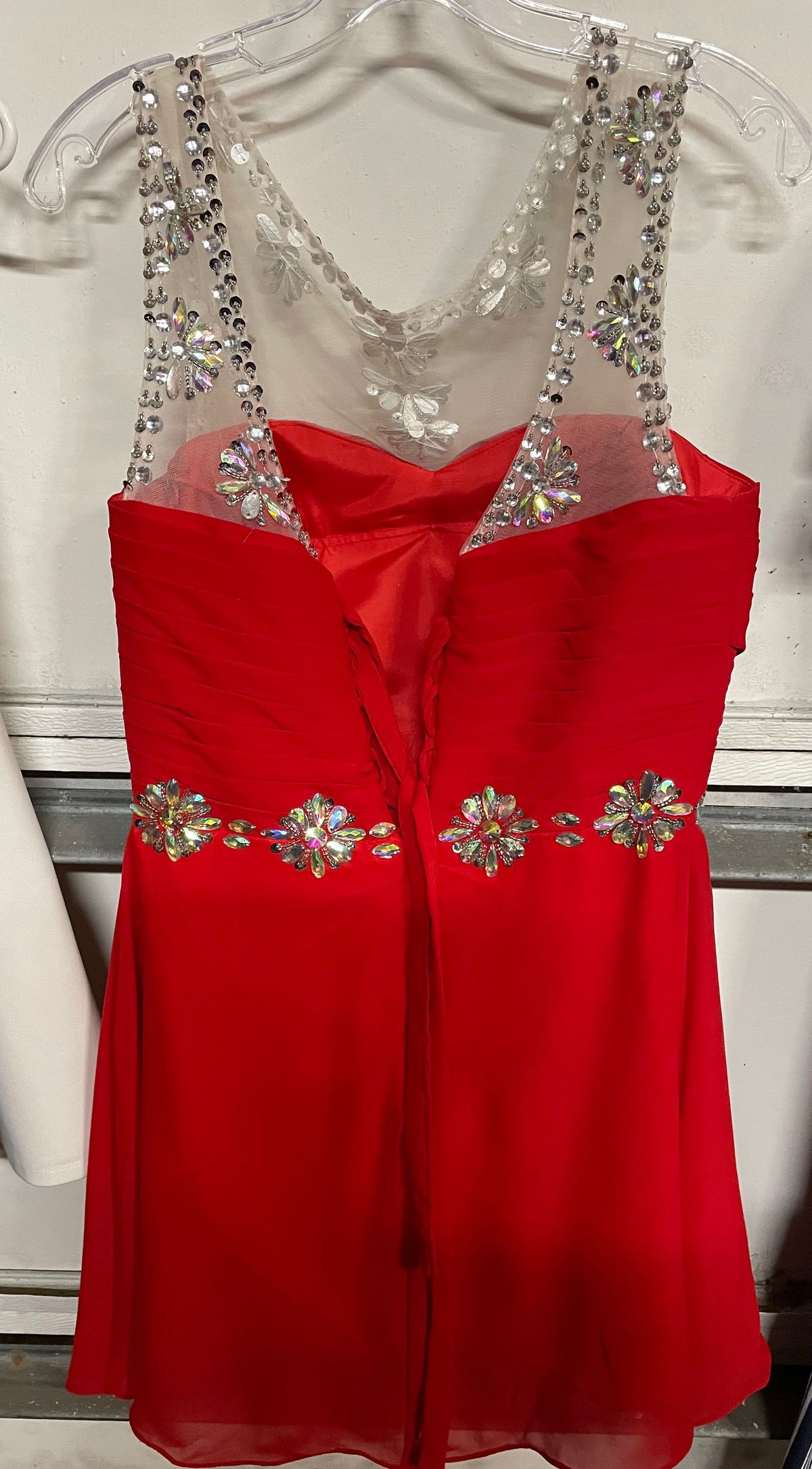 Size 10 Prom Red Cocktail Dress on Queenly