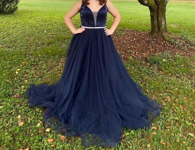 Size 6 Prom Plunge Blue Ball Gown on Queenly