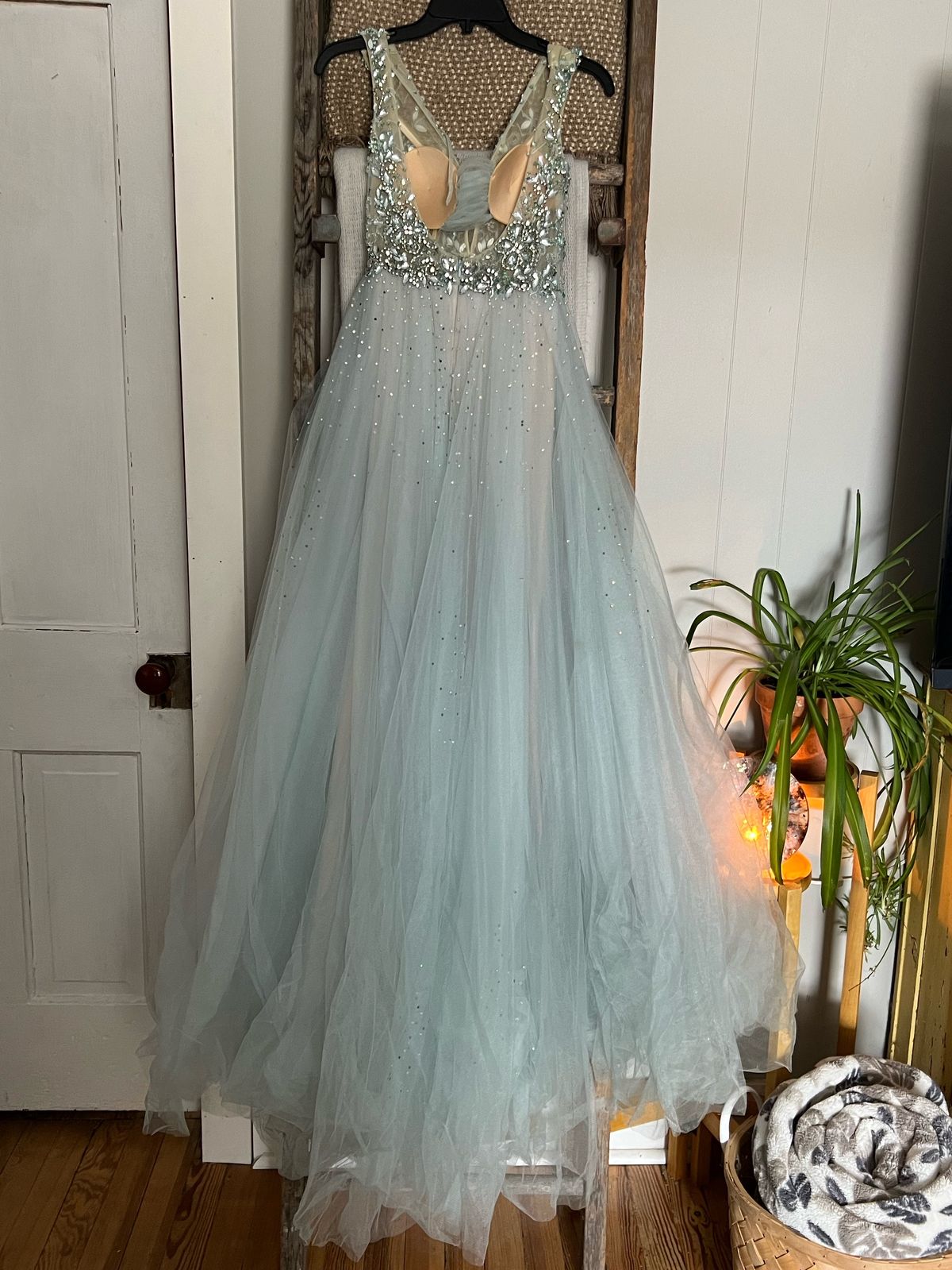 Camille La Vie Size 0 Prom Plunge Floral Blue Ball Gown on Queenly