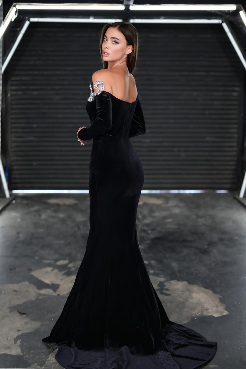 Style PS23689E Portia and Scarlett Size 6 Prom Black Mermaid Dress on Queenly