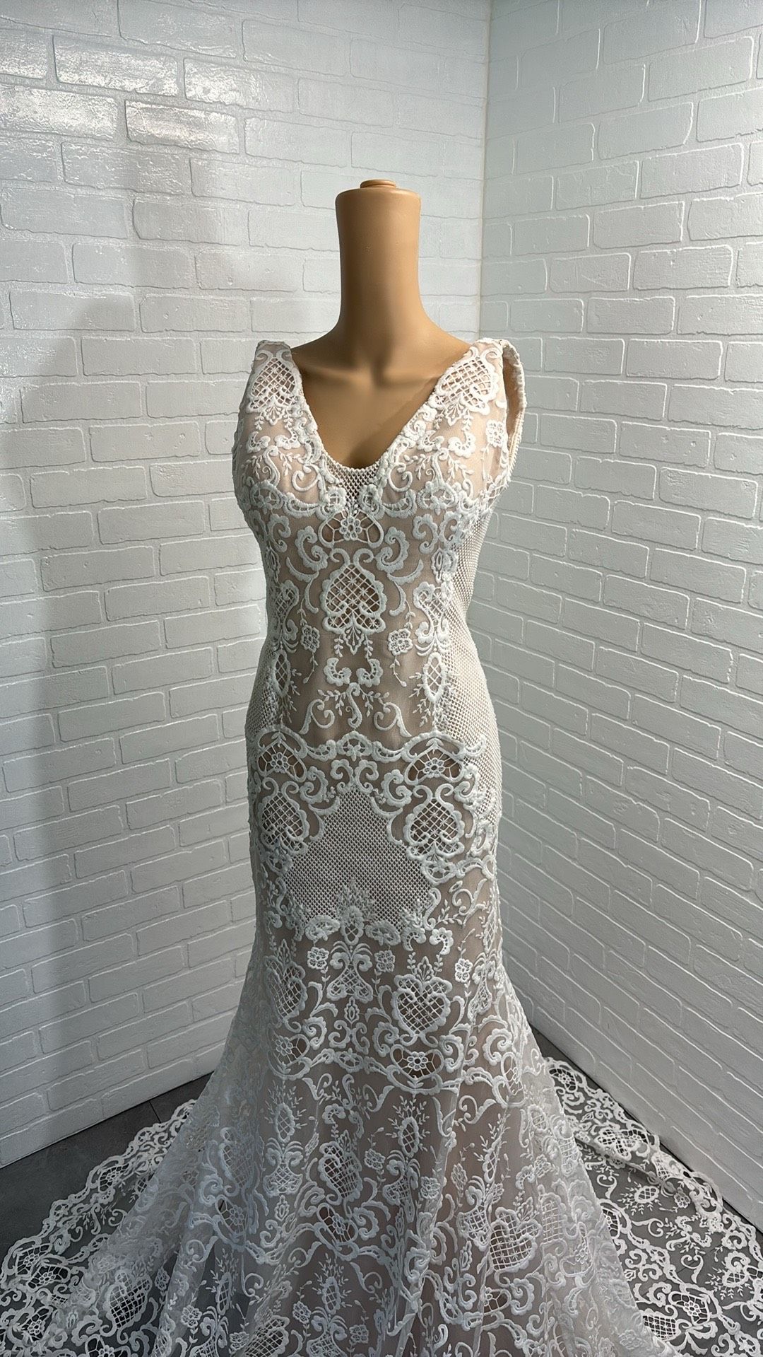 Gemy Maalouf Size 6 Wedding Plunge Lace White Mermaid Dress on Queenly
