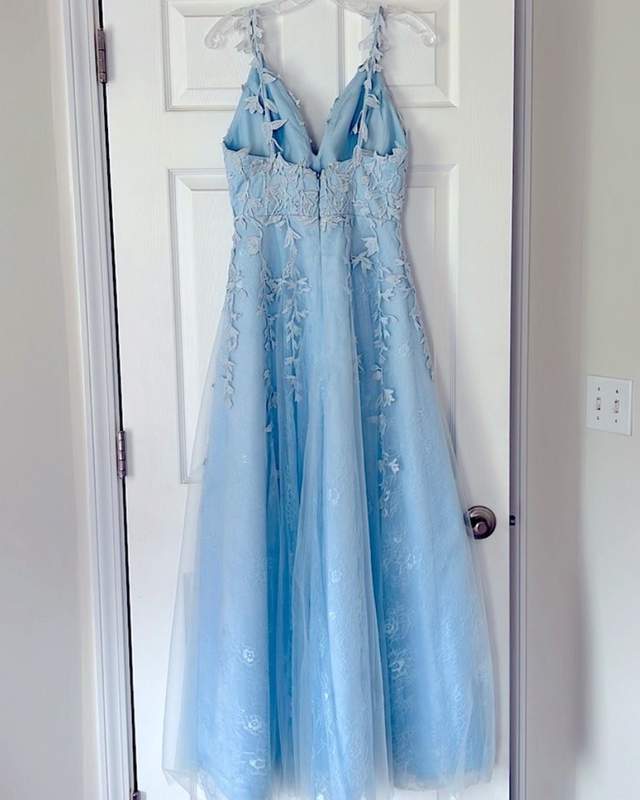 Size 4 Prom Plunge Floral Blue A-line Dress on Queenly