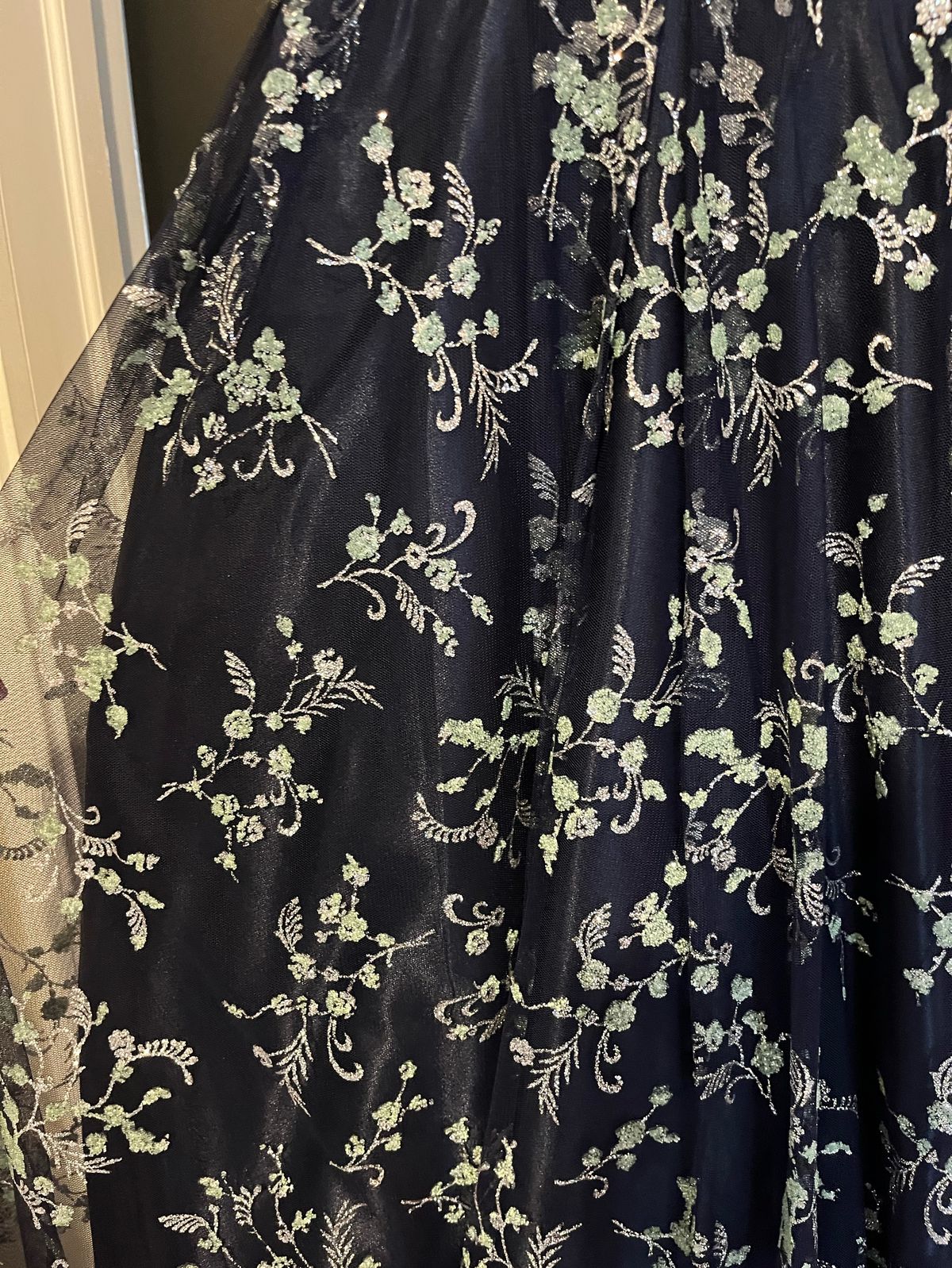 Size 4 Prom Strapless Floral Navy Multicolor Ball Gown on Queenly