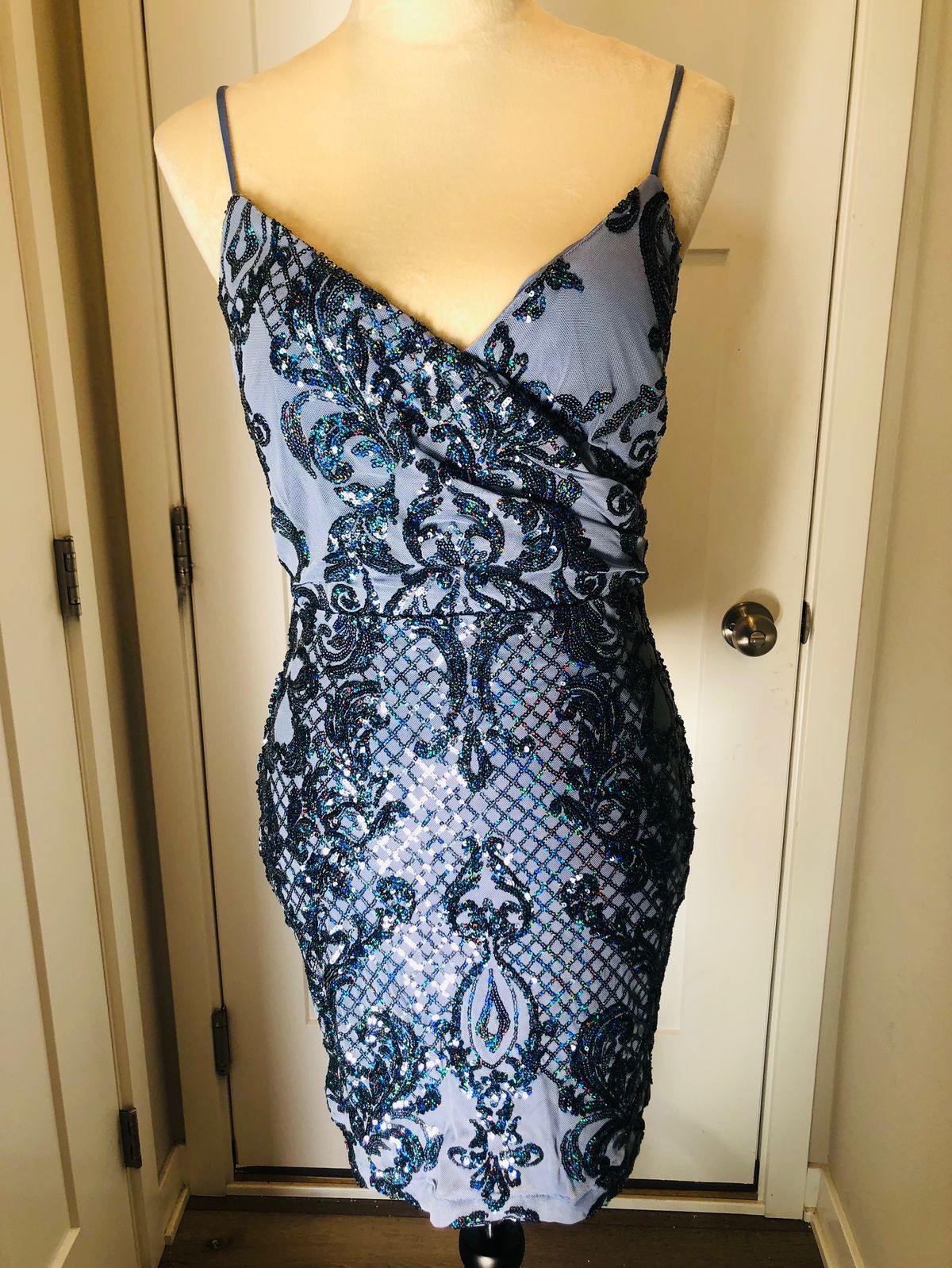 Windsor Size L Homecoming Plunge Blue Cocktail Dress on Queenly