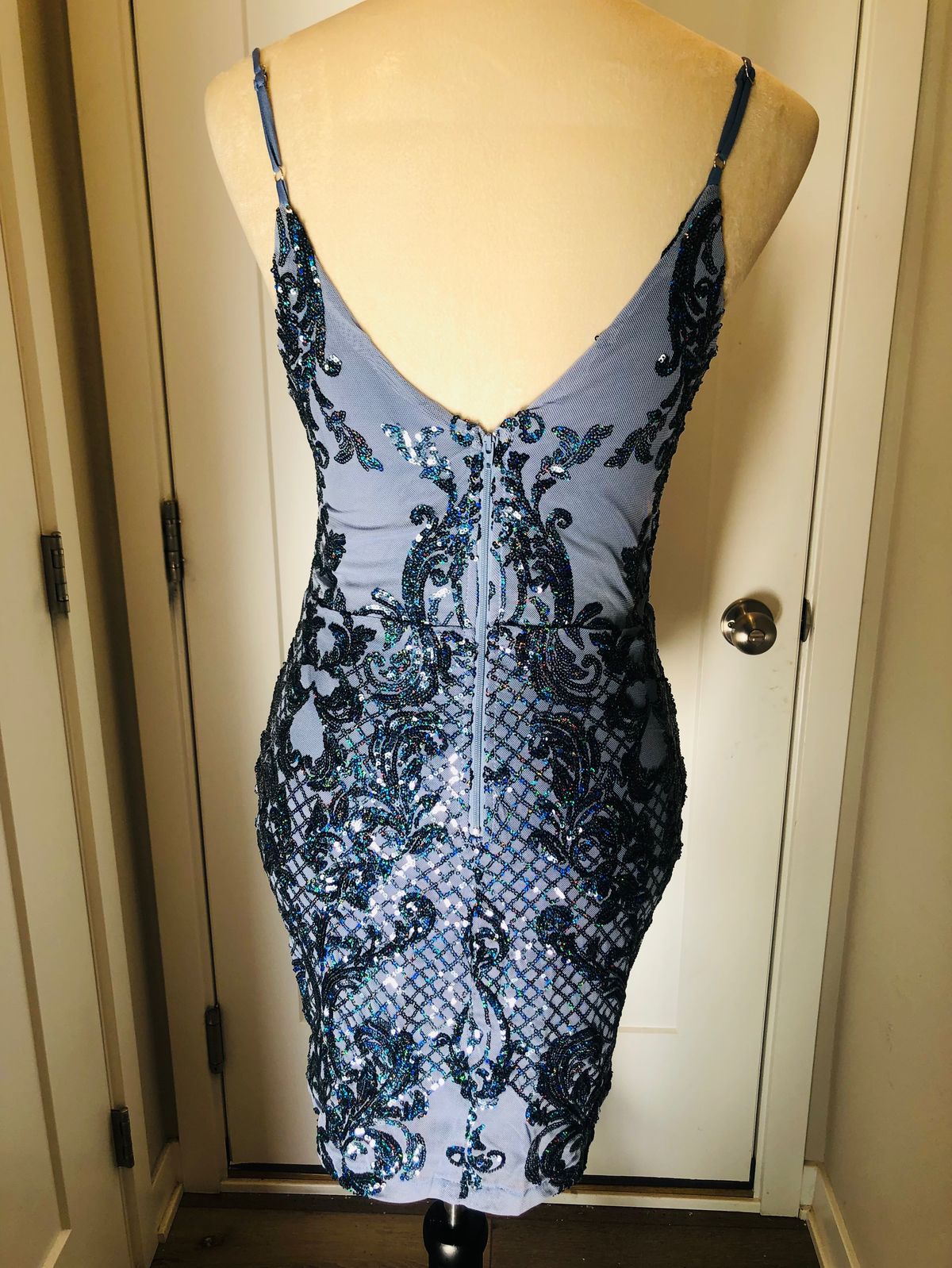 Windsor Size L Homecoming Plunge Blue Cocktail Dress on Queenly