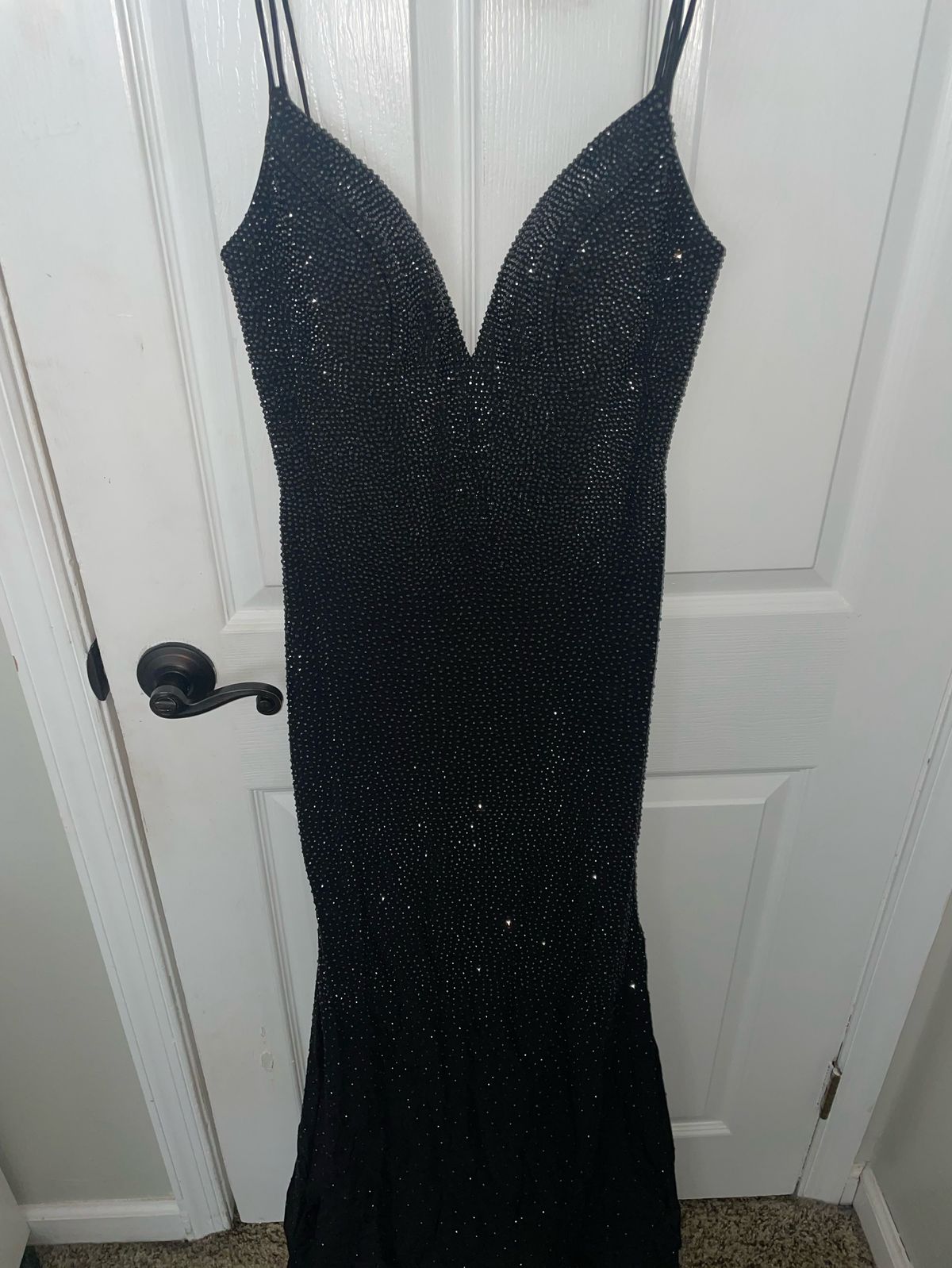 Size 2 Prom Plunge Sequined Black Mermaid Dress on Queenly