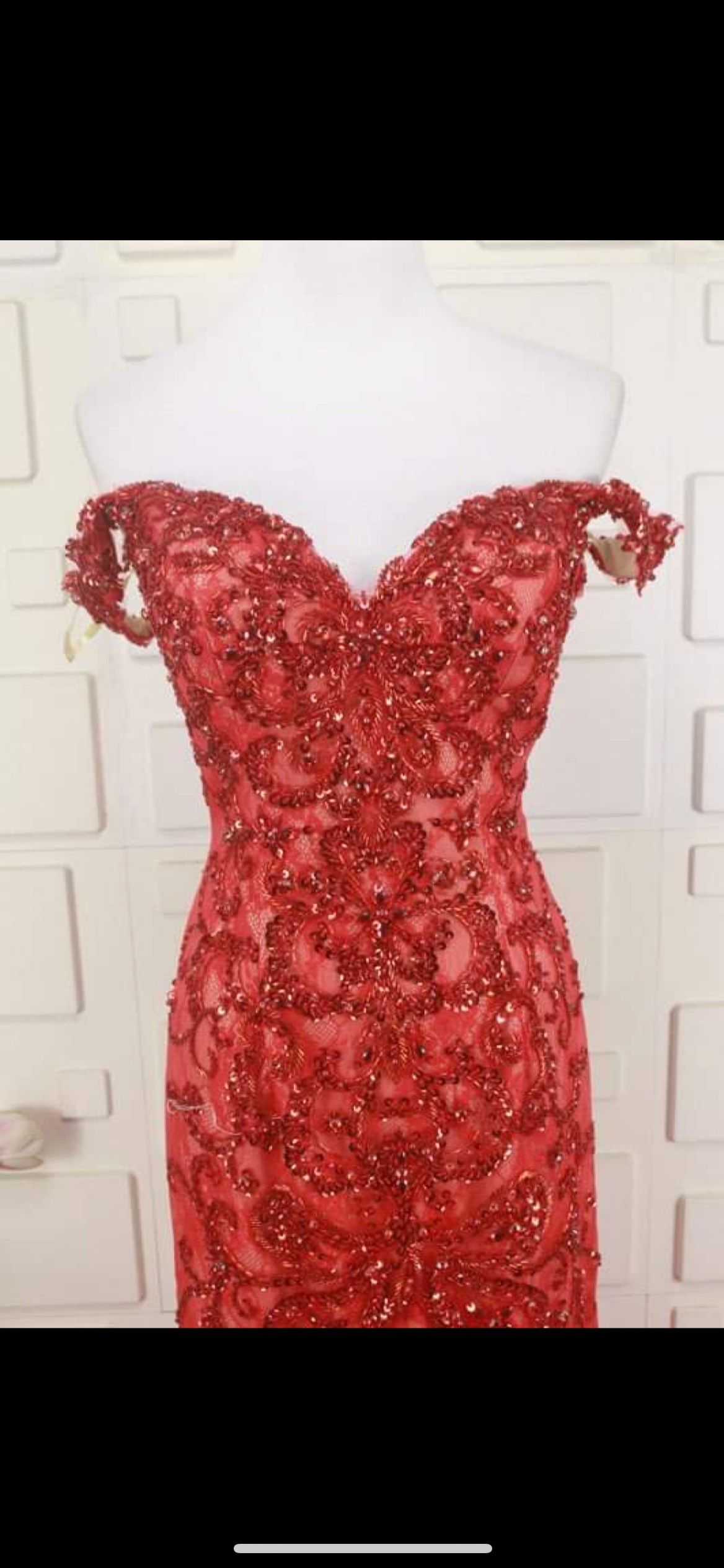 Size 2 Prom Off The Shoulder Lace Red Mermaid Dress on Queenly