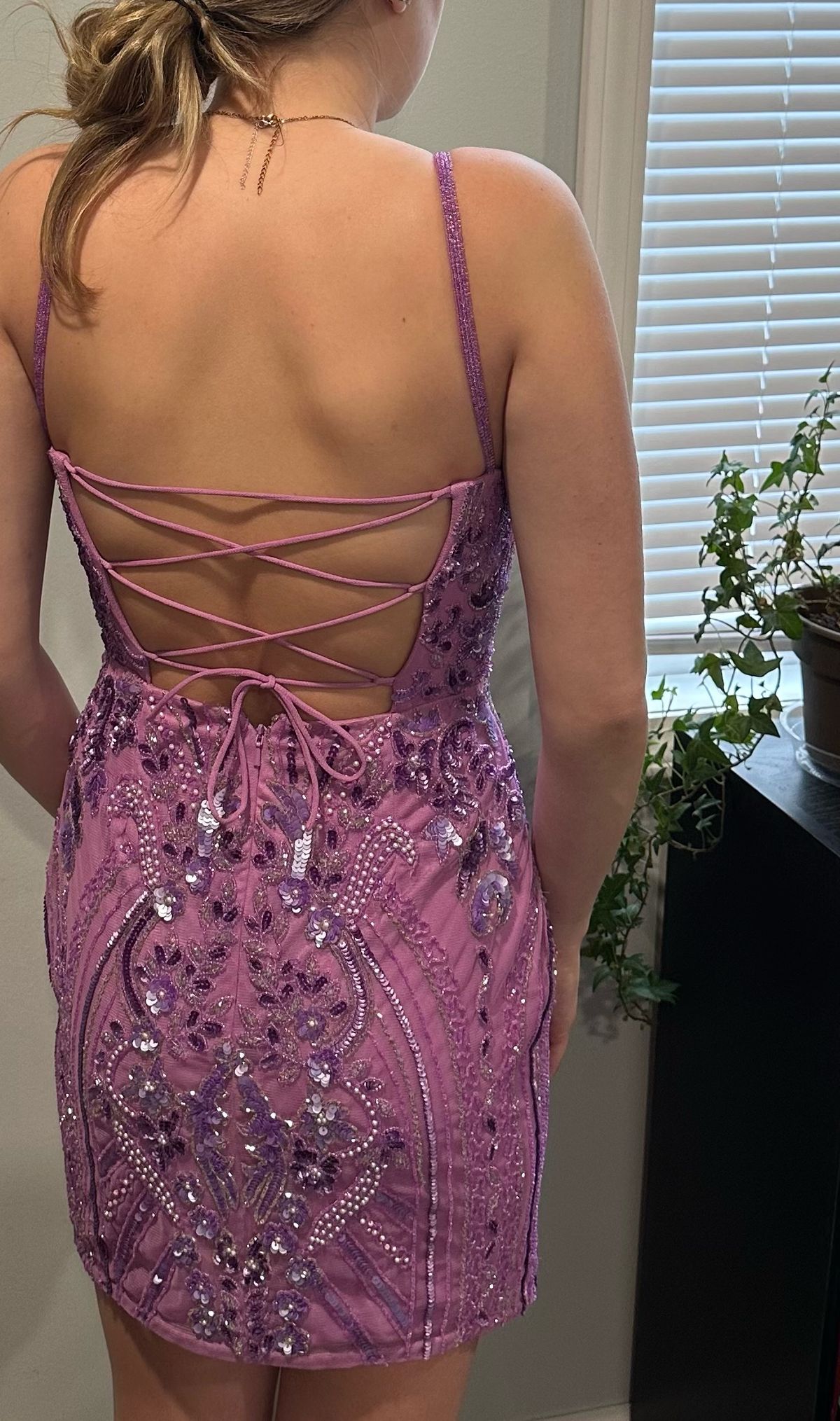 Size 4 Prom Plunge Sequined Light Purple Cocktail Dress on Queenly